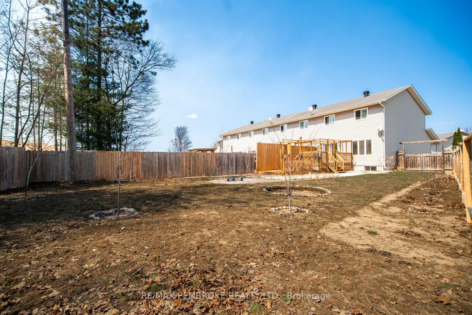 Photo 33 of 2073 Sandstone Crescent, Petawawa — HOMEH