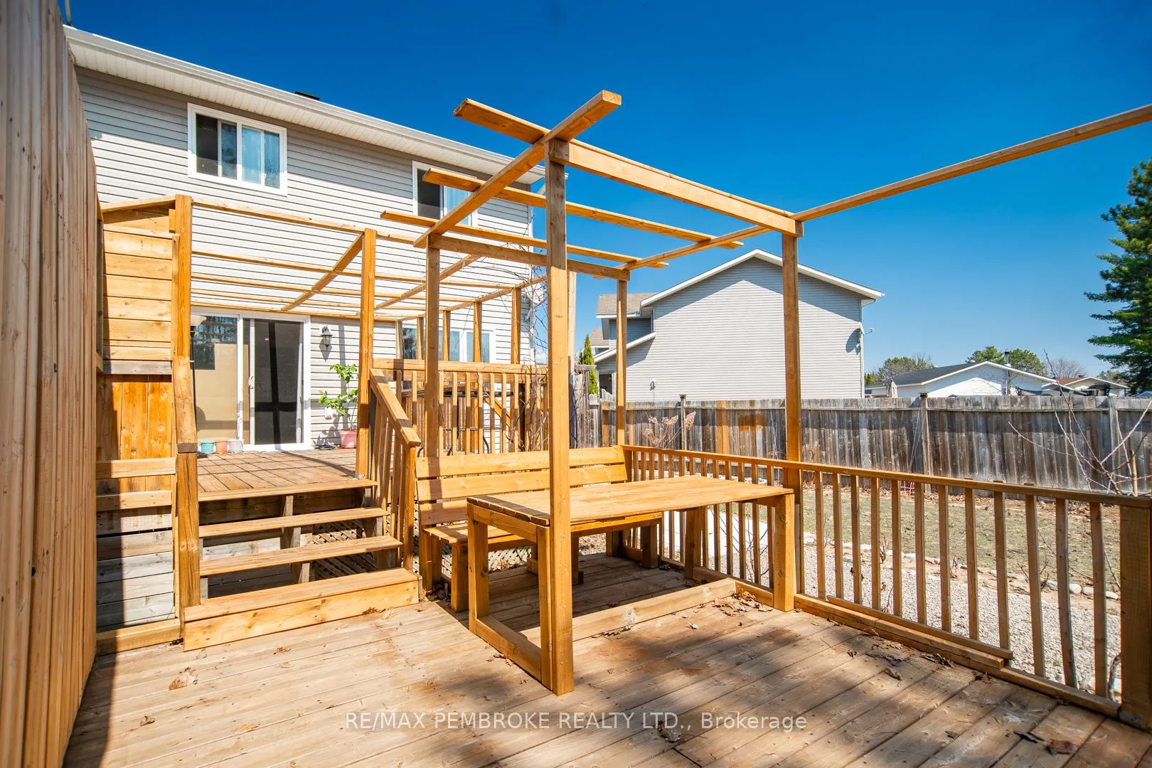 Photo 37 of 2073 Sandstone Crescent, Petawawa — HOMEH