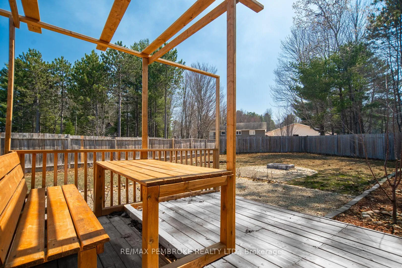 Photo 38 of 2073 Sandstone Crescent, Petawawa — HOMEH