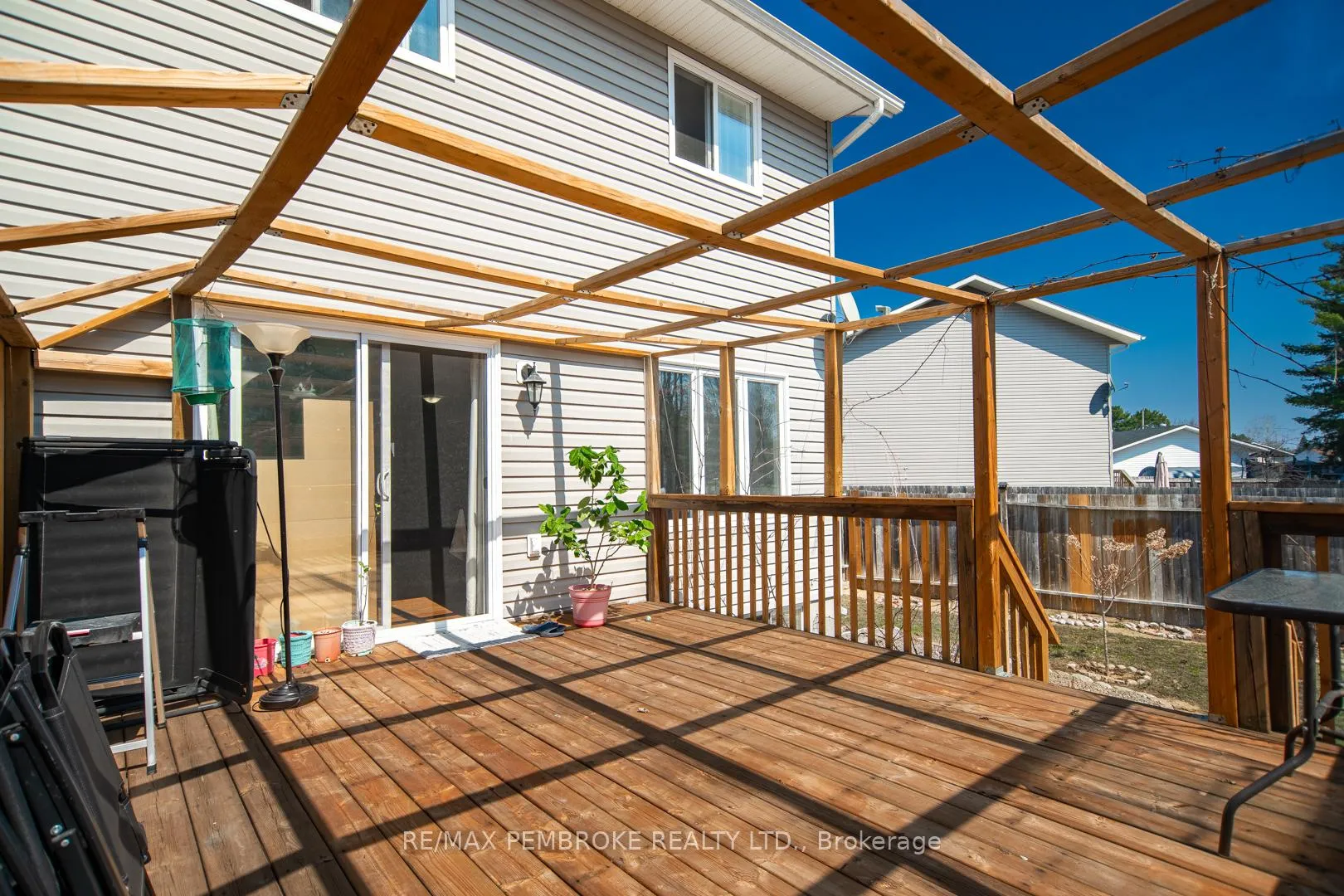 Photo 39 of 2073 Sandstone Crescent, Petawawa — HOMEH
