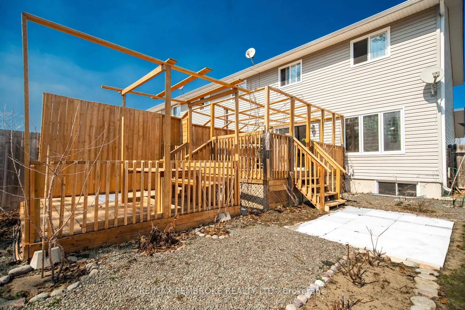 Photo 42 of 2073 Sandstone Crescent, Petawawa — HOMEH