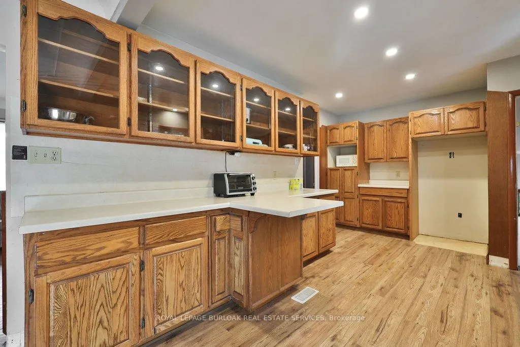 Photo 12 of 759 King Road, Burlington, LaSalle — HOMEH