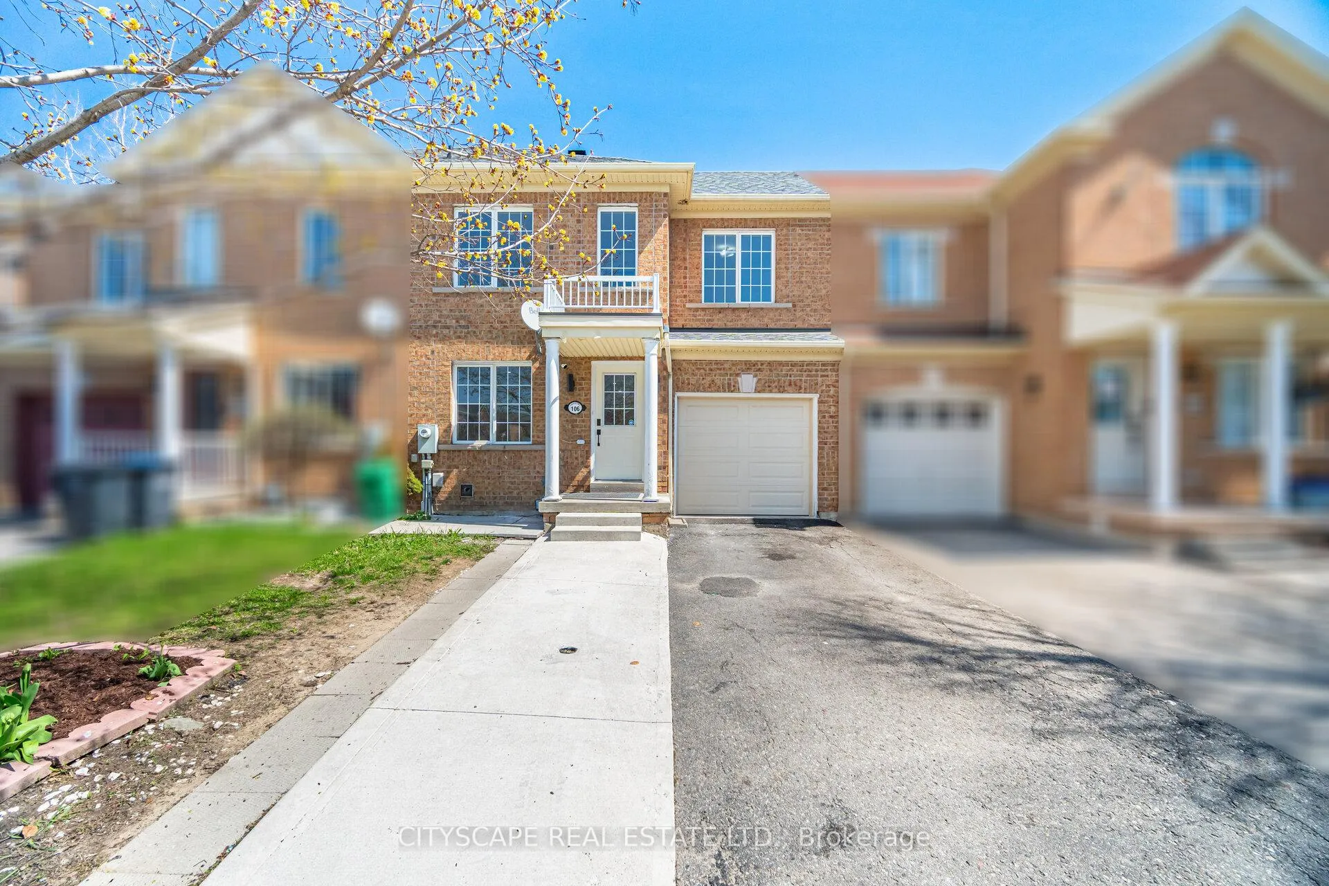 Photo 2 of 106 Tianlee Crescent, Brampton, Fletcher's Meadow — HOMEH