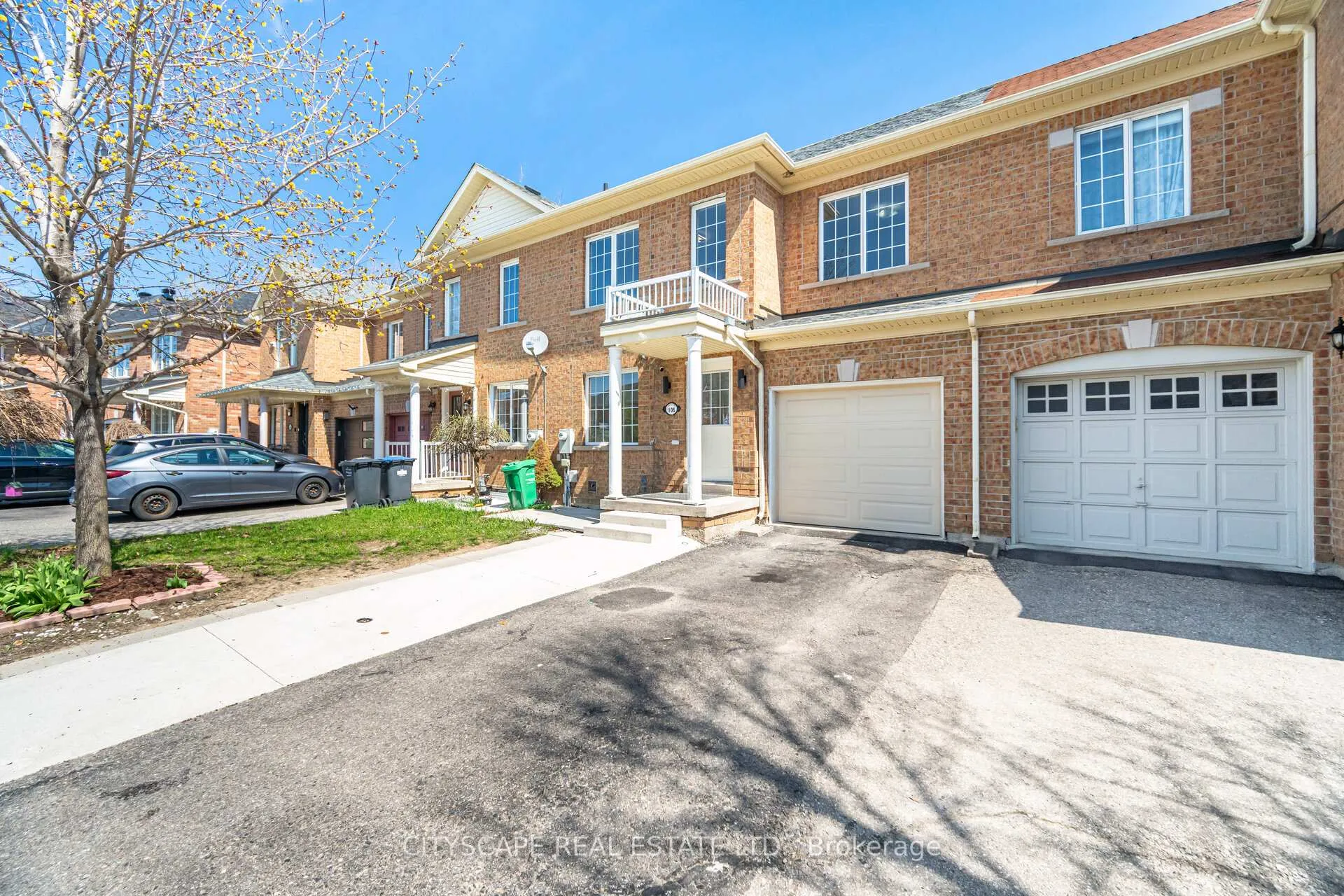 Photo 5 of 106 Tianlee Crescent, Brampton, Fletcher's Meadow — HOMEH