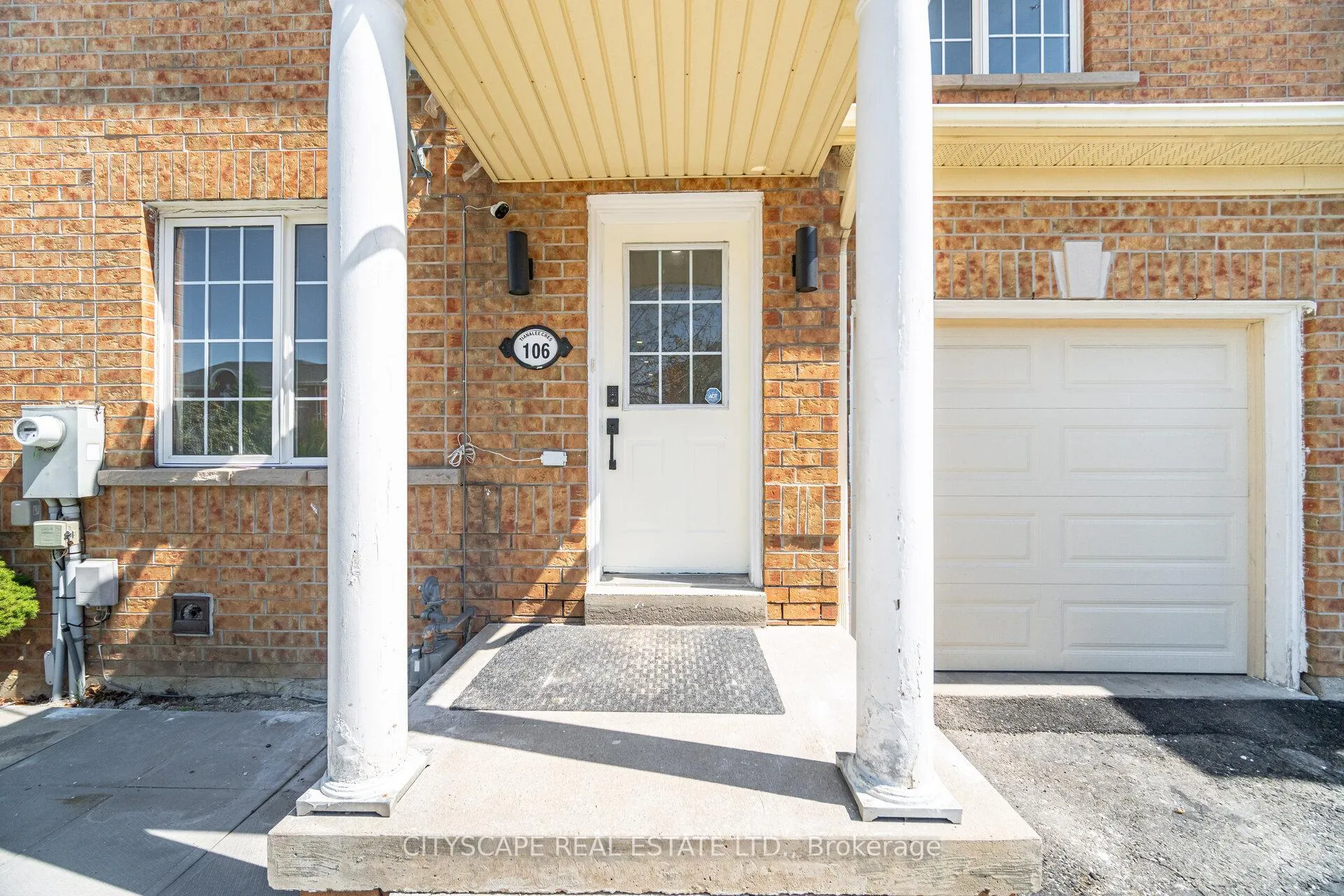 Photo 6 of 106 Tianlee Crescent, Brampton, Fletcher's Meadow — HOMEH