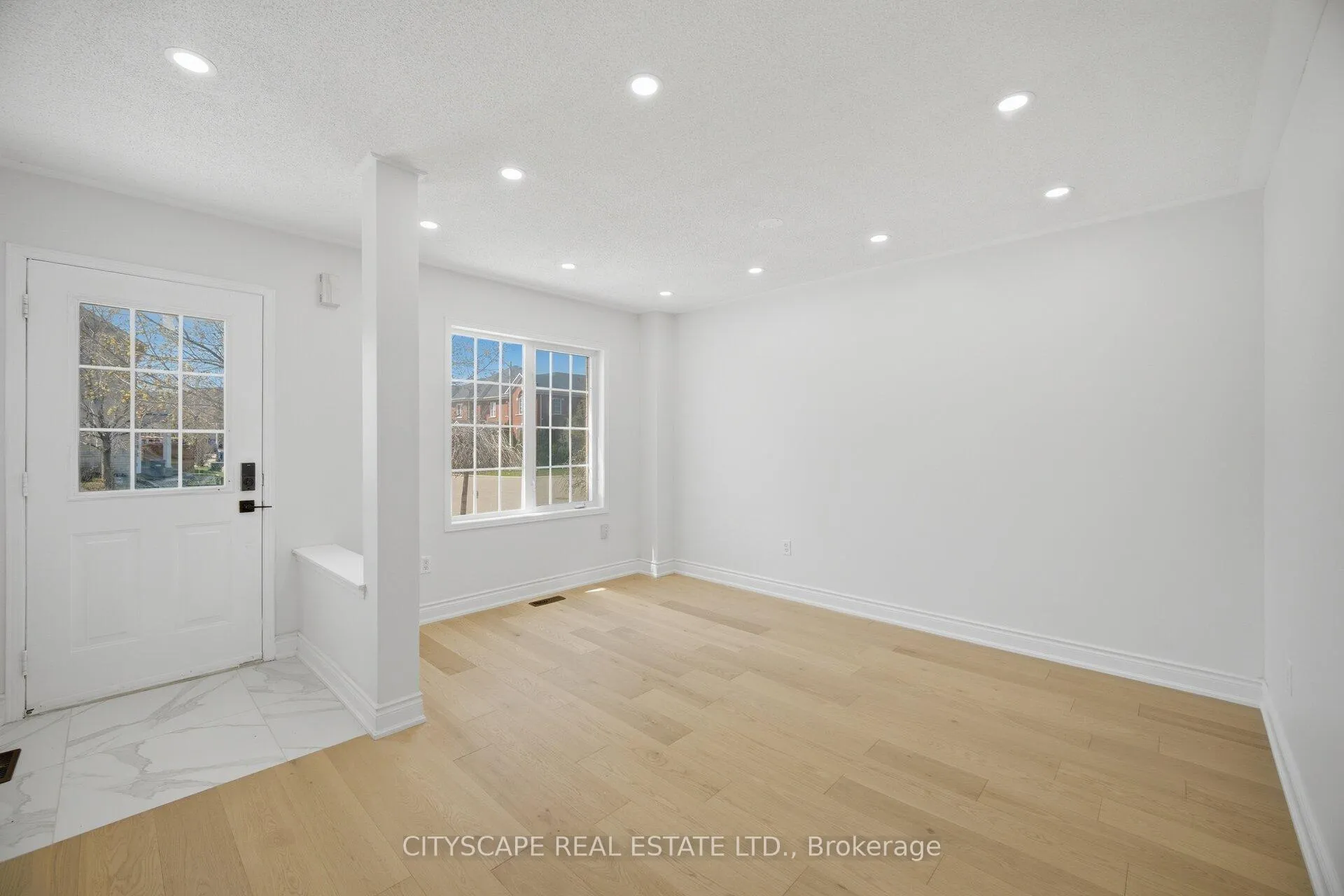Photo 10 of 106 Tianlee Crescent, Brampton, Fletcher's Meadow — HOMEH