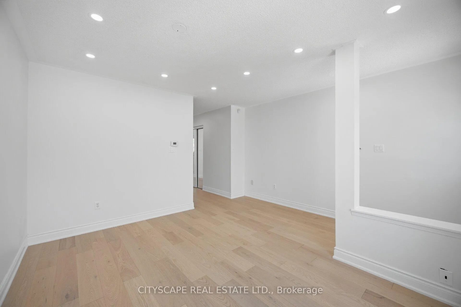 Photo 11 of 106 Tianlee Crescent, Brampton, Fletcher's Meadow — HOMEH