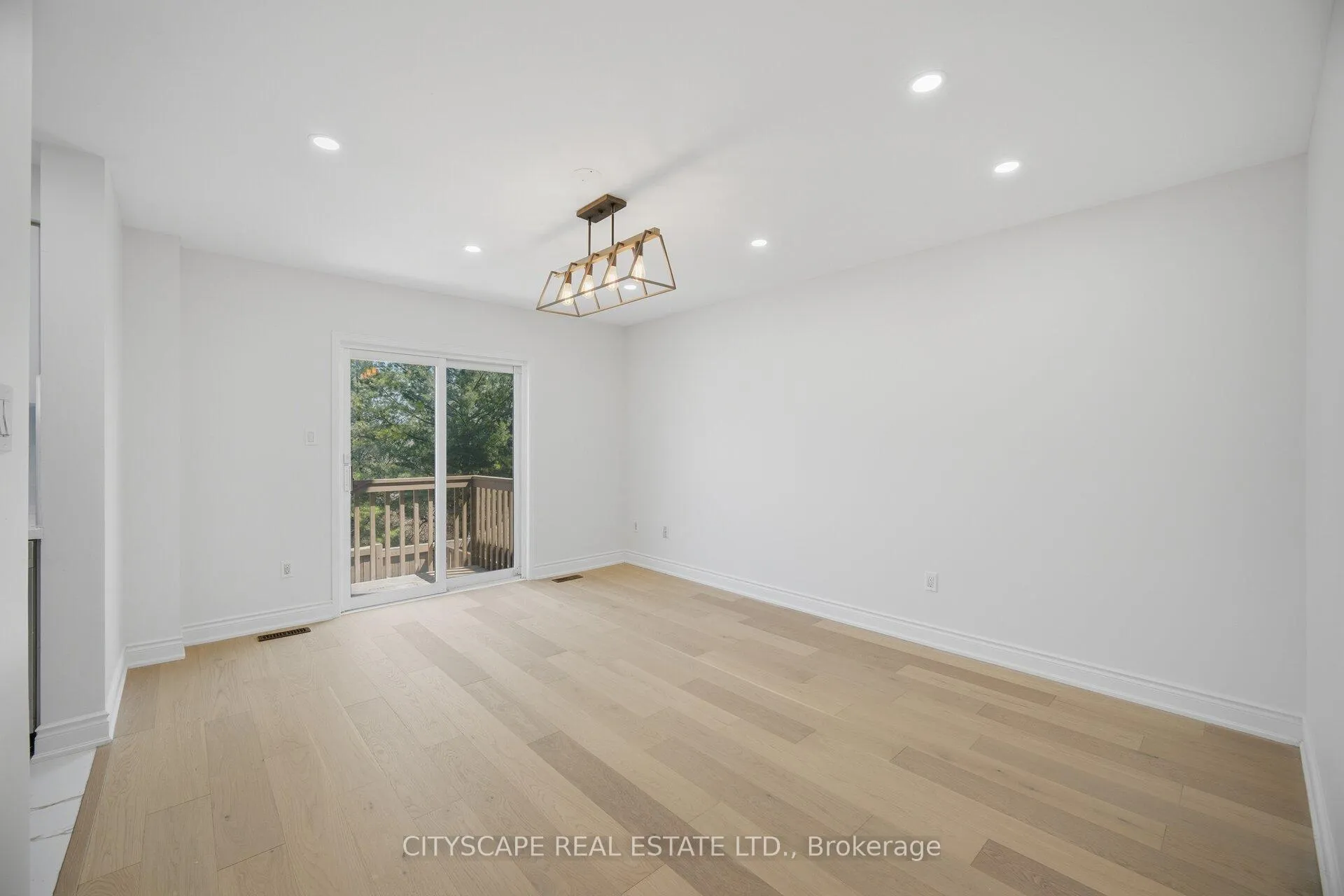 Photo 12 of 106 Tianlee Crescent, Brampton, Fletcher's Meadow — HOMEH
