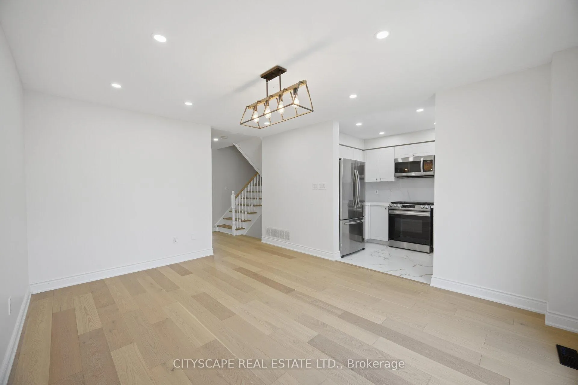 Photo 14 of 106 Tianlee Crescent, Brampton, Fletcher's Meadow — HOMEH
