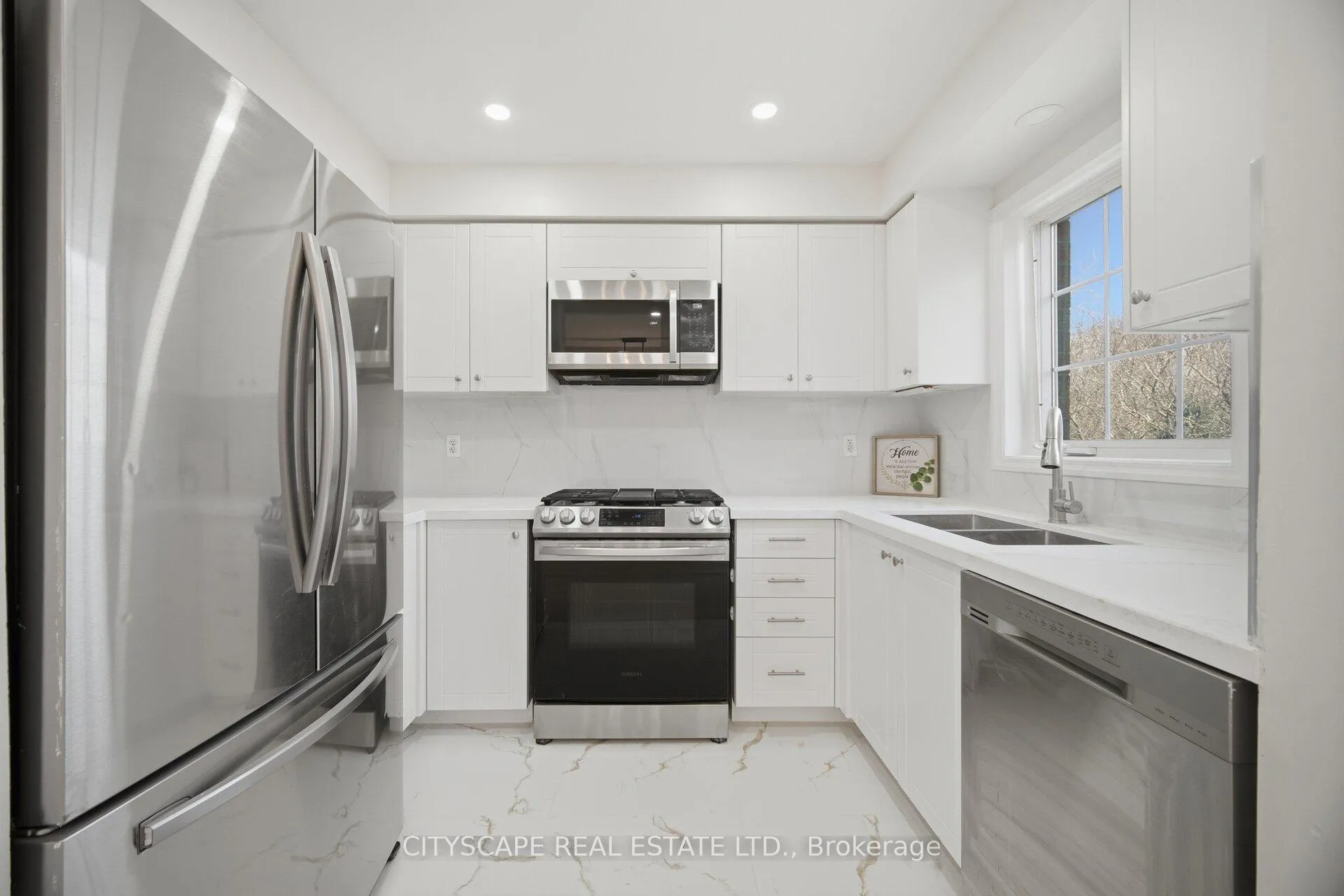 Photo 15 of 106 Tianlee Crescent, Brampton, Fletcher's Meadow — HOMEH