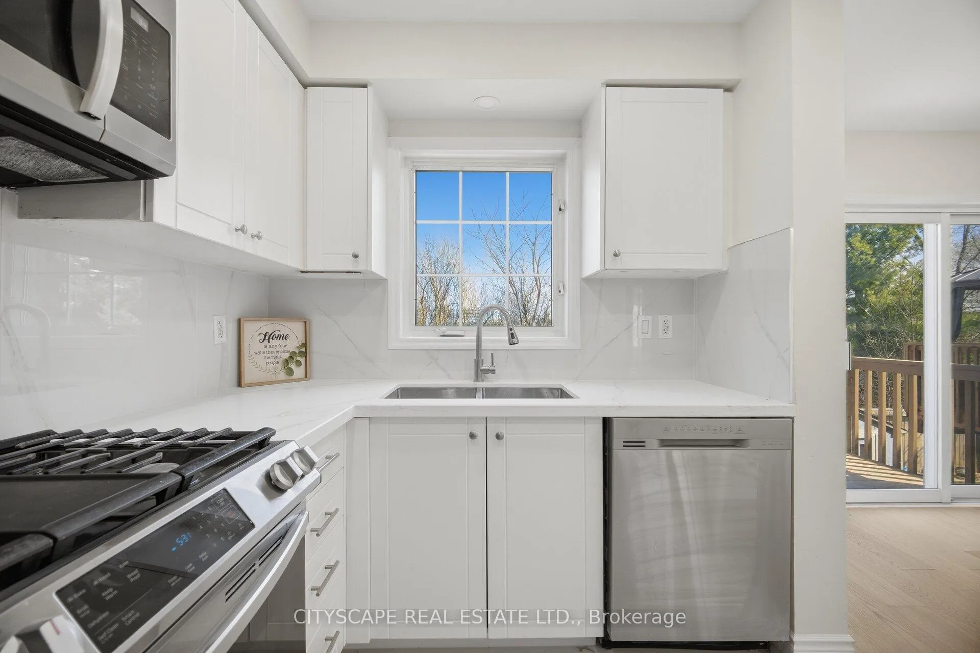 Photo 17 of 106 Tianlee Crescent, Brampton, Fletcher's Meadow — HOMEH