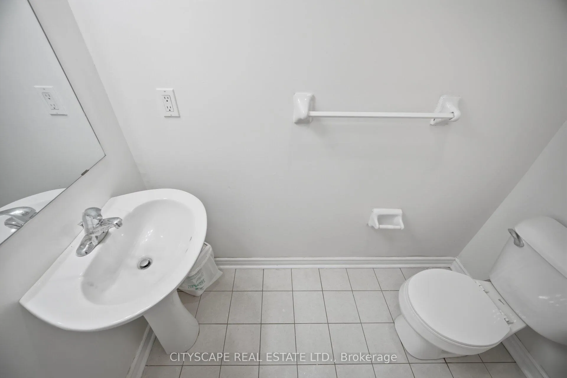Photo 21 of 106 Tianlee Crescent, Brampton, Fletcher's Meadow — HOMEH