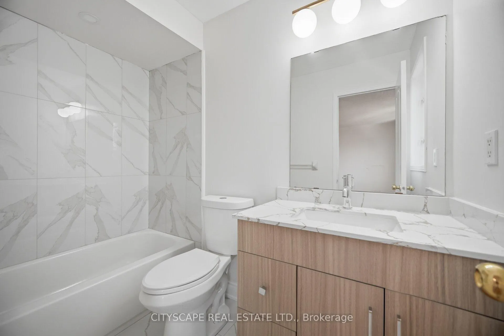 Photo 27 of 106 Tianlee Crescent, Brampton, Fletcher's Meadow — HOMEH