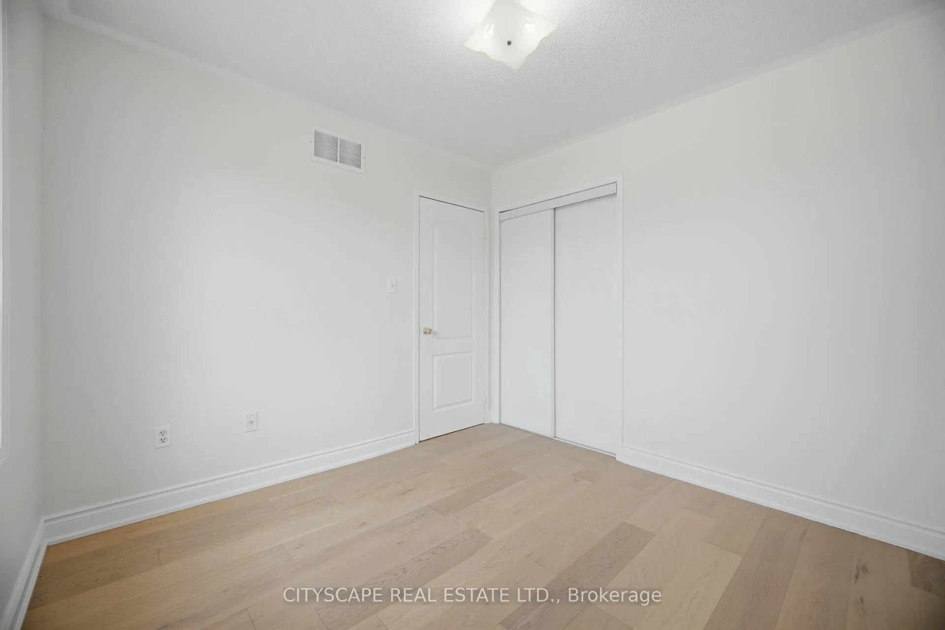 Photo 32 of 106 Tianlee Crescent, Brampton, Fletcher's Meadow — HOMEH