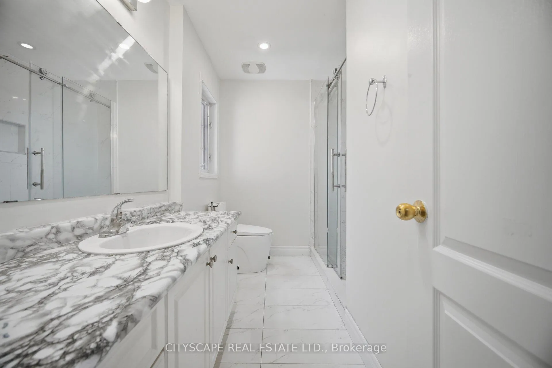 Photo 33 of 106 Tianlee Crescent, Brampton, Fletcher's Meadow — HOMEH