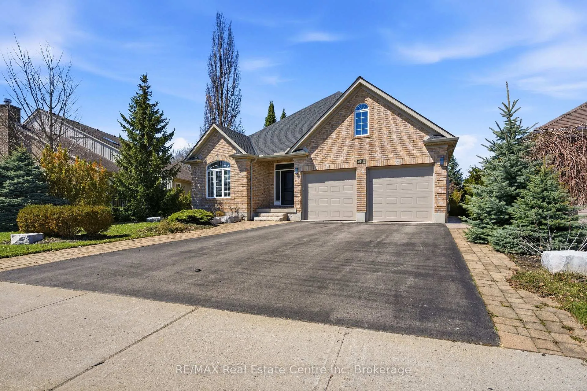 Photo 4 of 102 Kortright Road E, Guelph, Kortright East — HOMEH