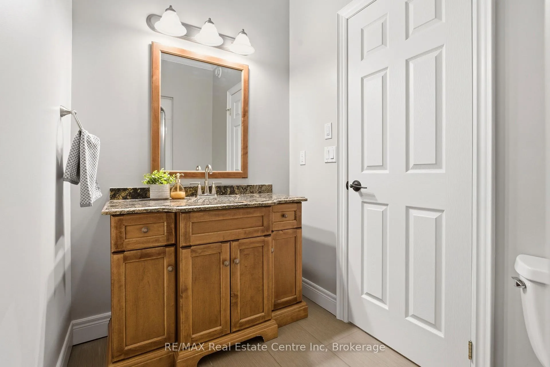 Photo 18 of 102 Kortright Road E, Guelph, Kortright East — HOMEH