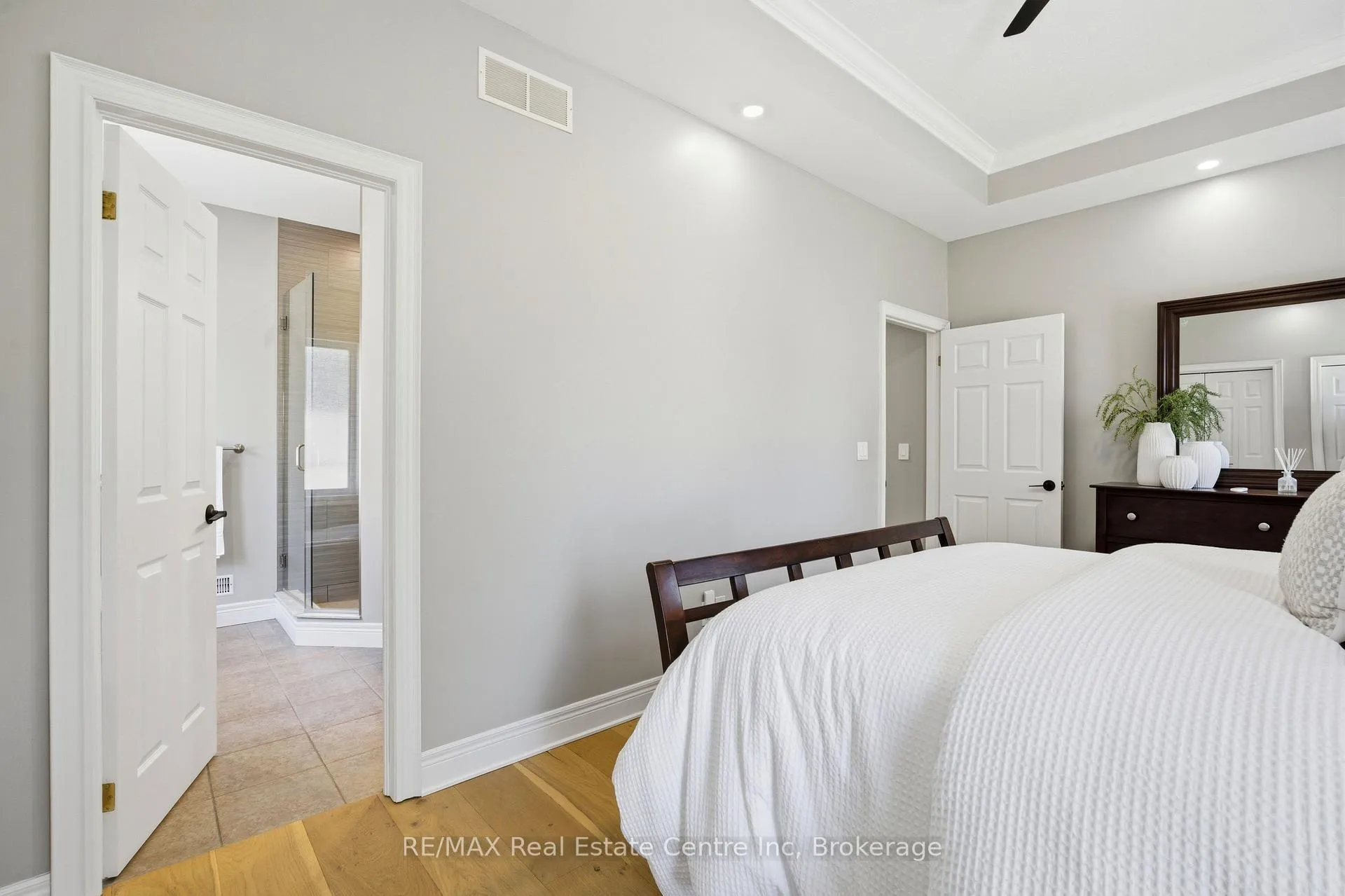 Photo 20 of 102 Kortright Road E, Guelph, Kortright East — HOMEH