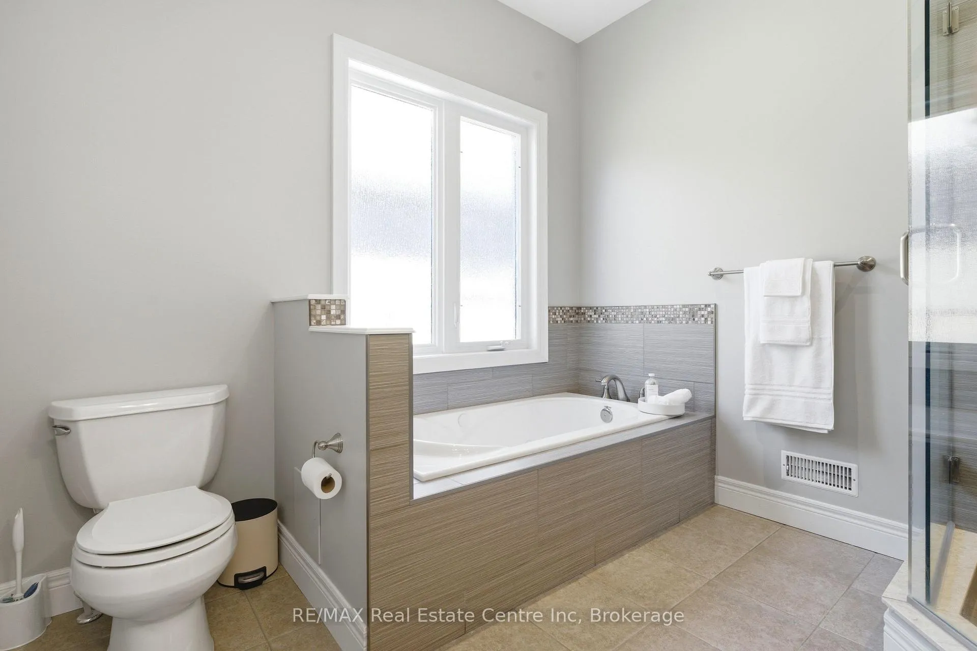 Photo 22 of 102 Kortright Road E, Guelph, Kortright East — HOMEH