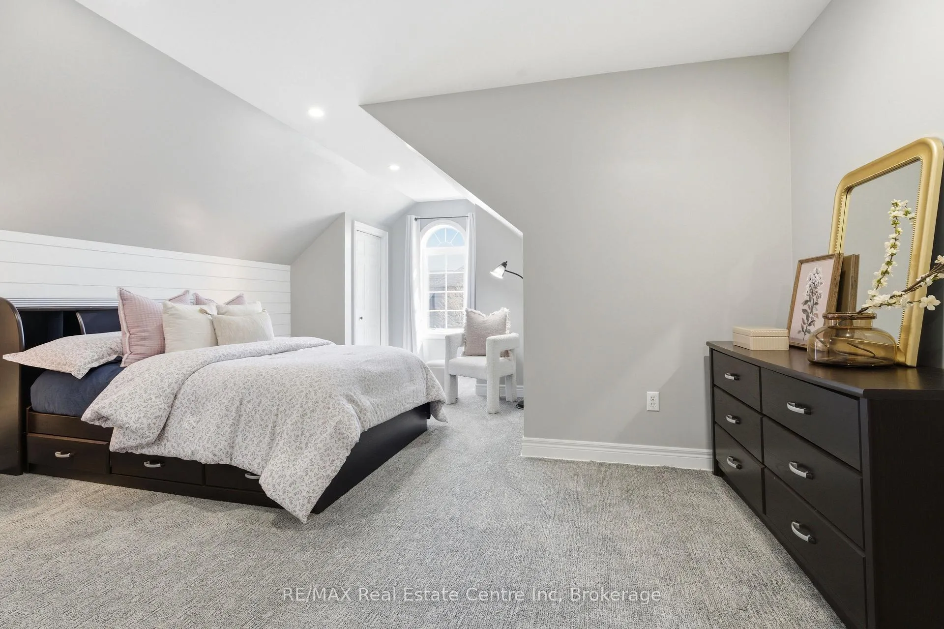 Photo 27 of 102 Kortright Road E, Guelph, Kortright East — HOMEH