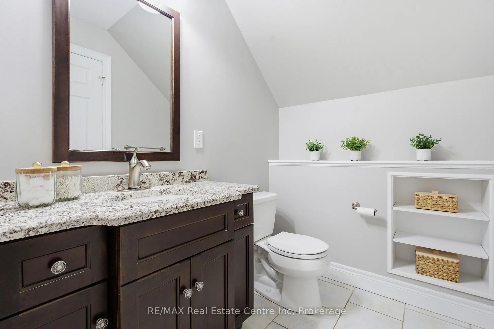 Photo 30 of 102 Kortright Road E, Guelph, Kortright East — HOMEH