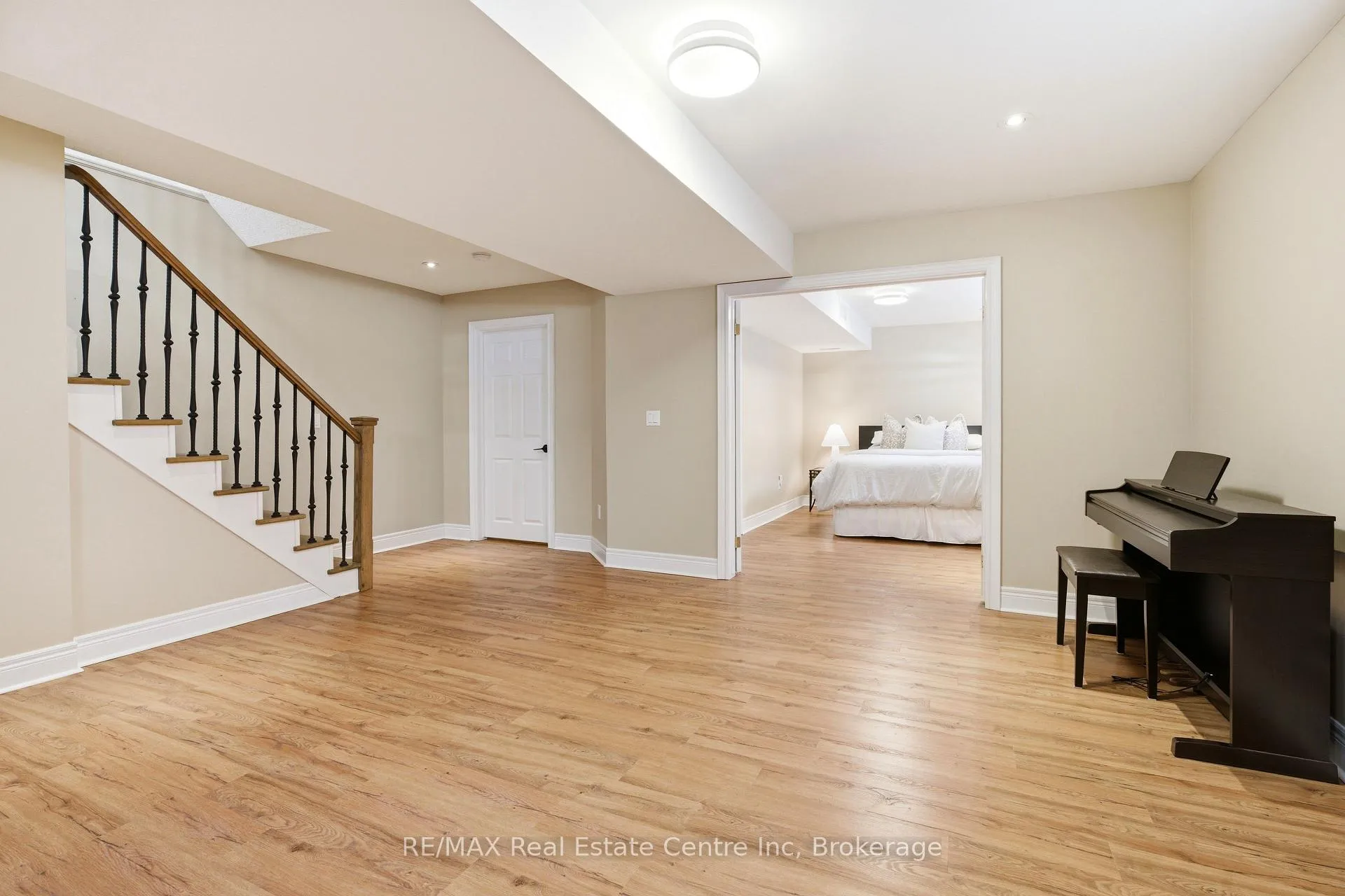 Photo 33 of 102 Kortright Road E, Guelph, Kortright East — HOMEH