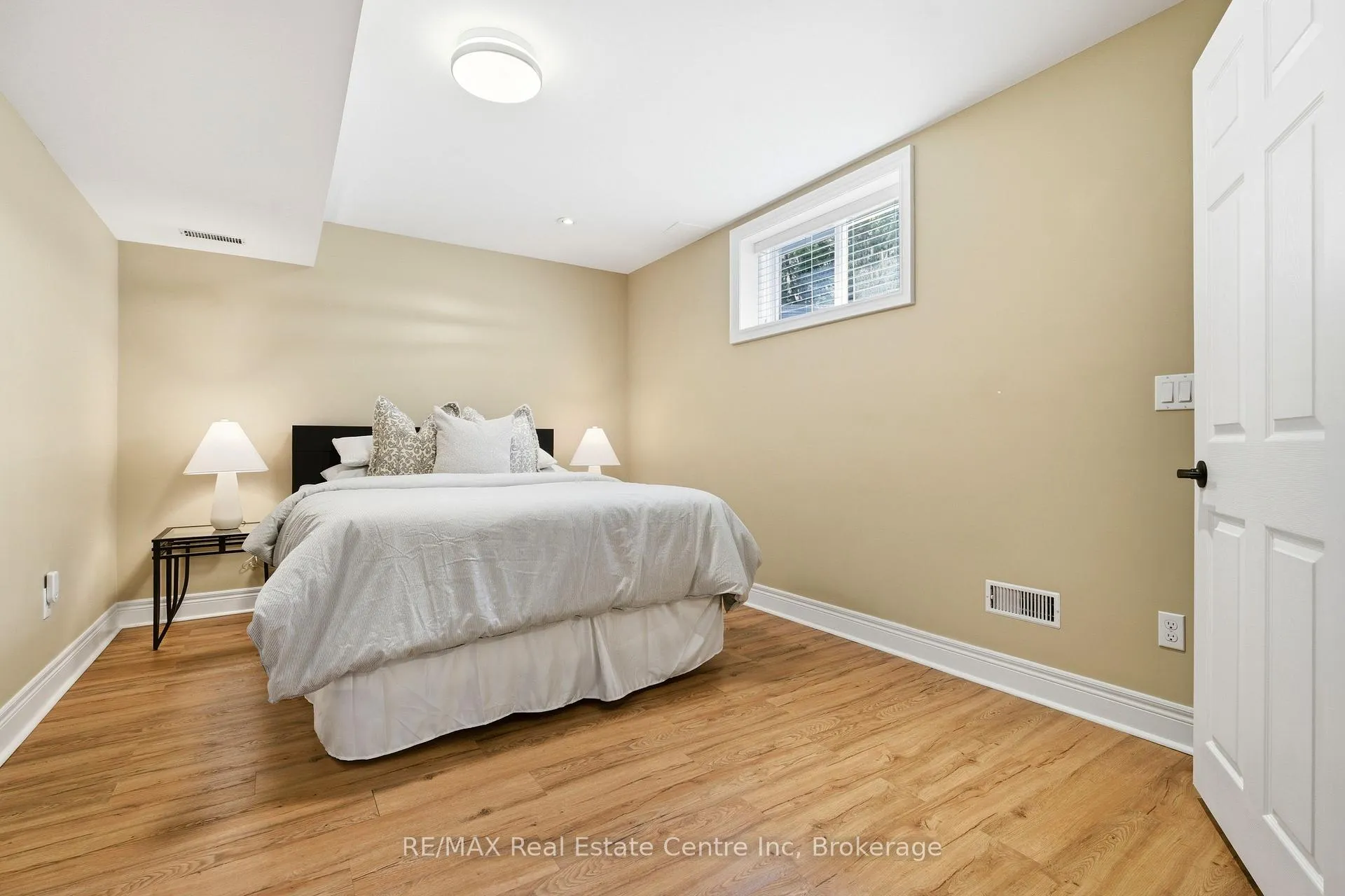 Photo 34 of 102 Kortright Road E, Guelph, Kortright East — HOMEH