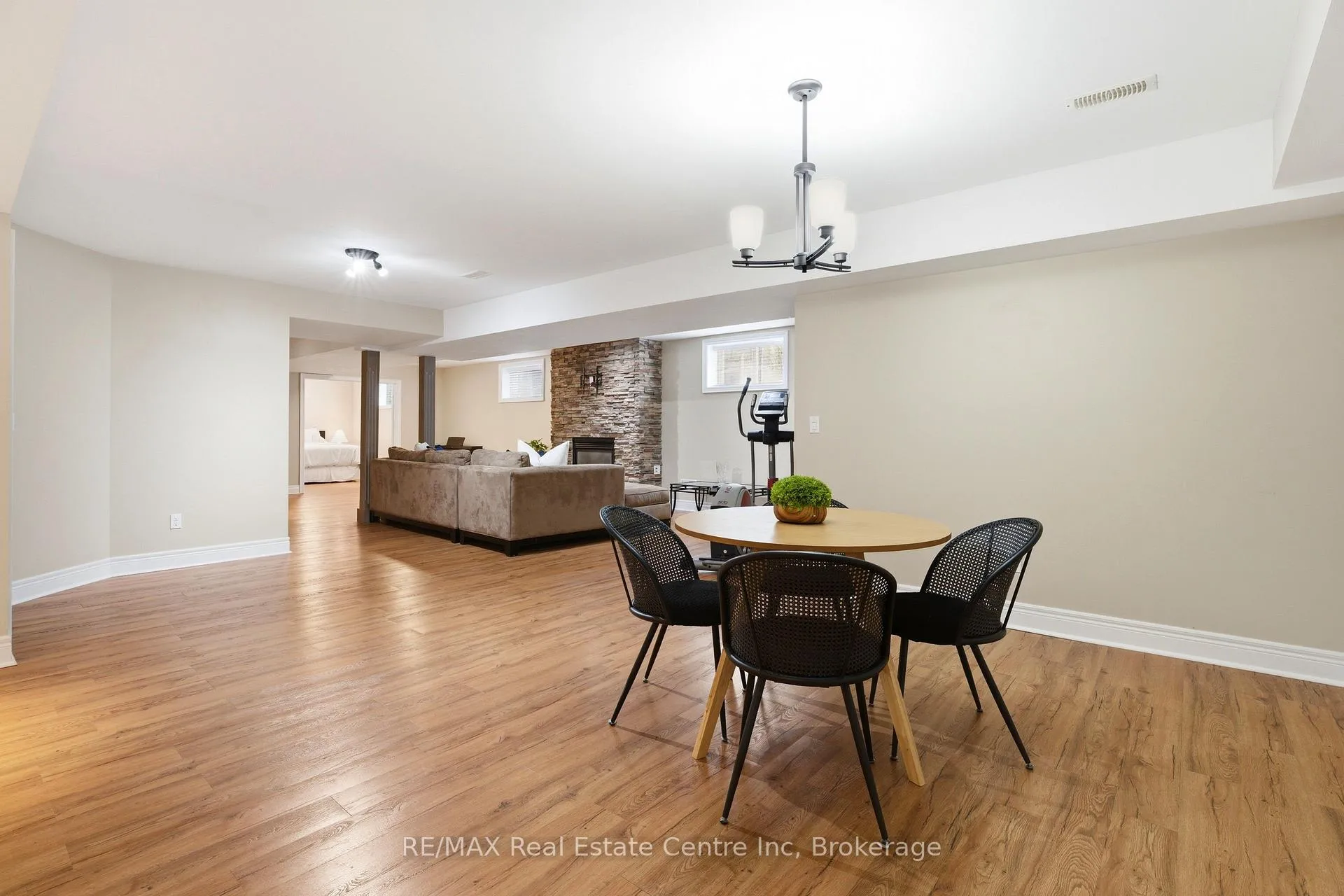 Photo 38 of 102 Kortright Road E, Guelph, Kortright East — HOMEH