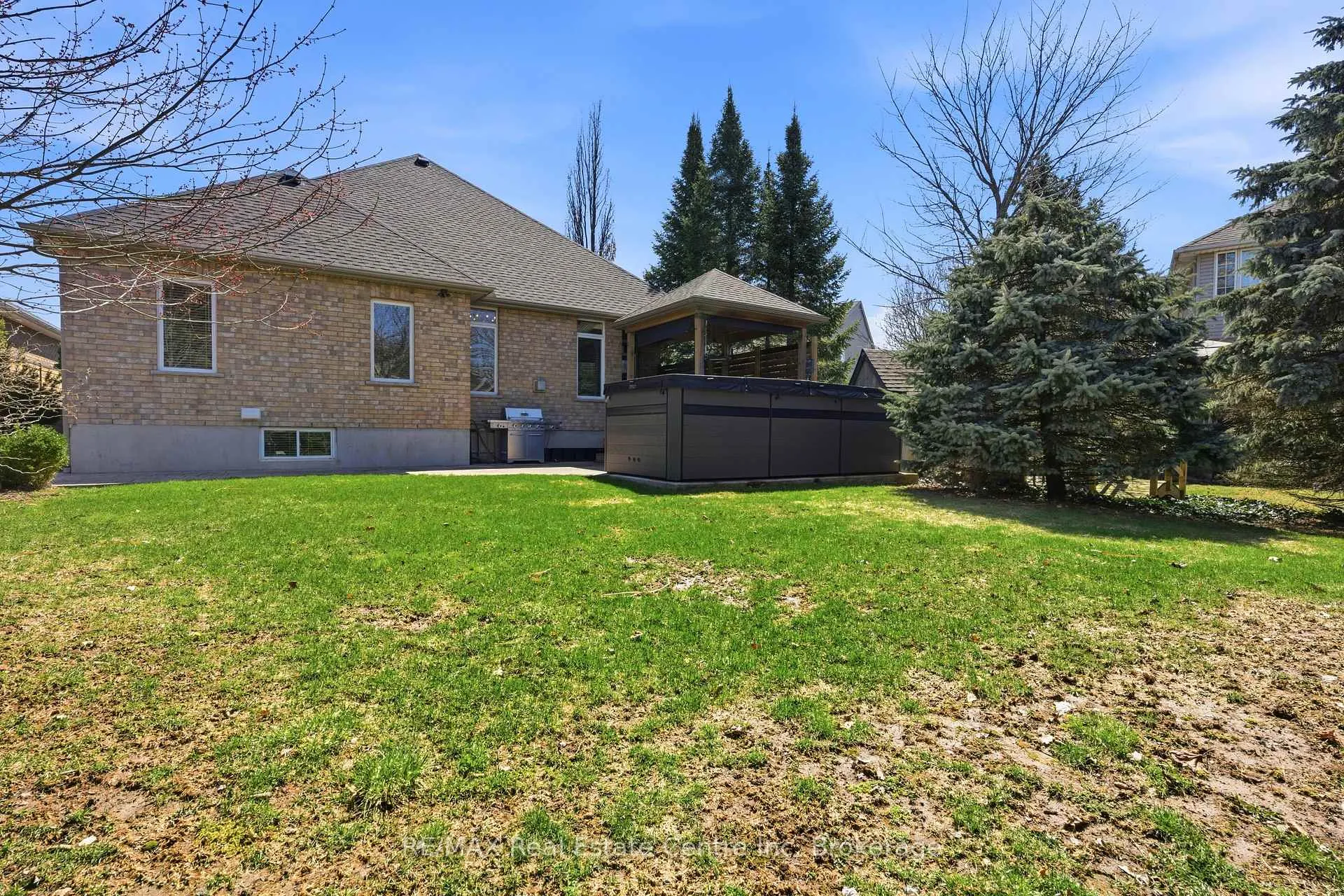 Photo 45 of 102 Kortright Road E, Guelph, Kortright East — HOMEH
