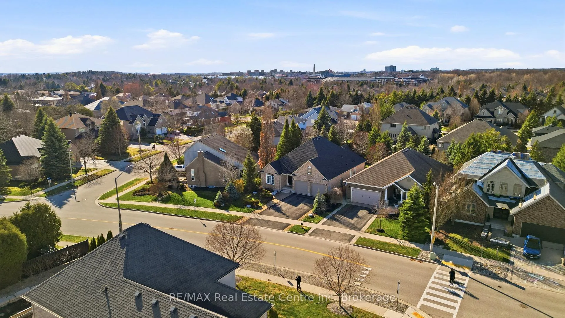 Photo 47 of 102 Kortright Road E, Guelph, Kortright East — HOMEH