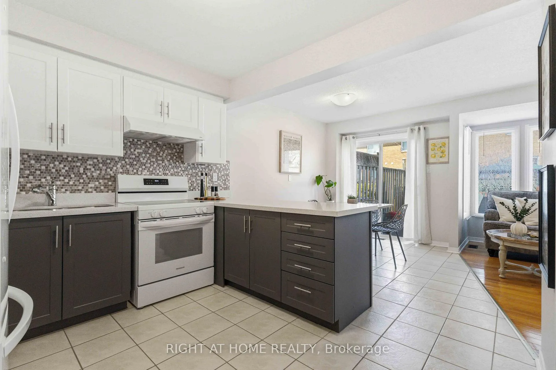 Photo 9 of 39 Davies Crescent, Whitby, Pringle Creek — HOMEH