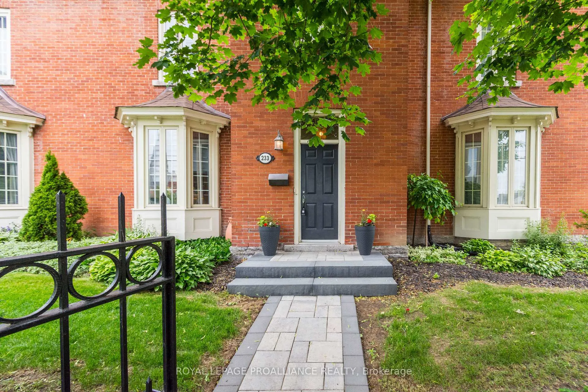 Front of Unit 5, 233 John Street