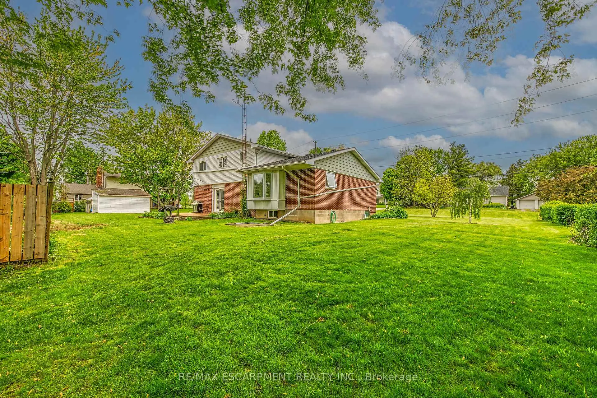 Photo 3 of 42 Nelles Street E, Haldimand — HOMEH