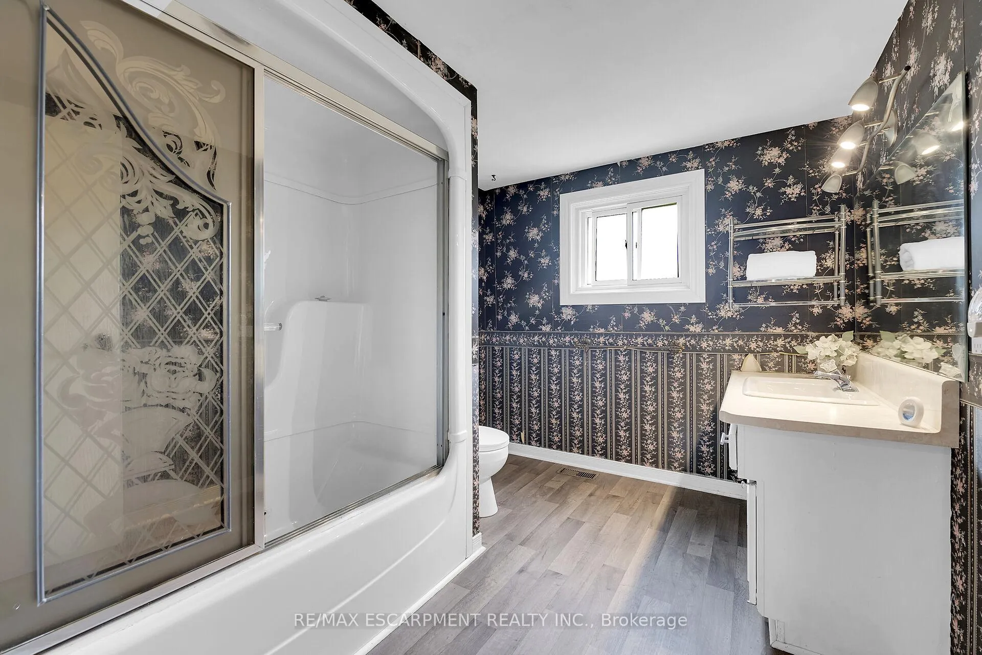 Photo 28 of 42 Nelles Street E, Haldimand — HOMEH