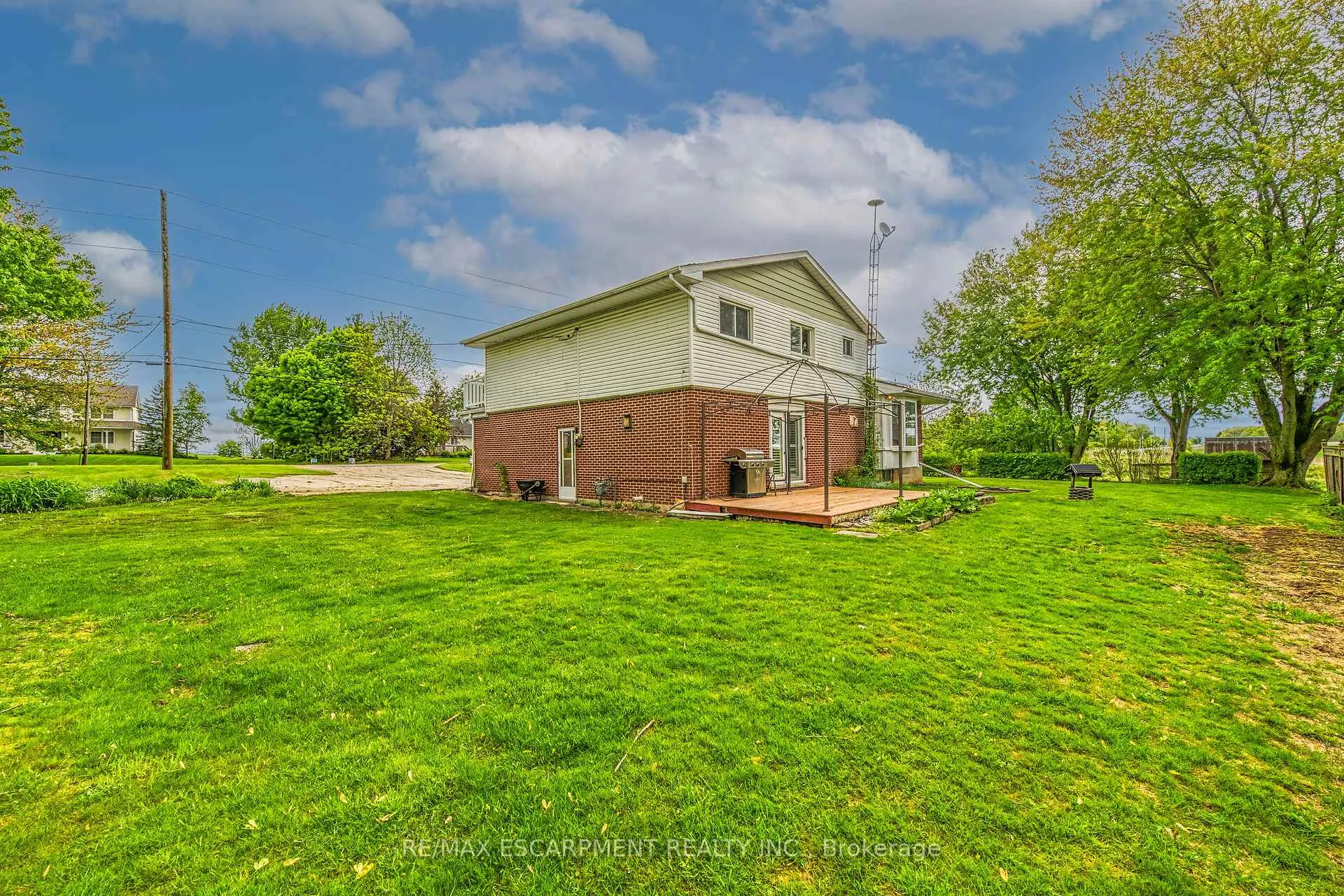 Photo 39 of 42 Nelles Street E, Haldimand — HOMEH