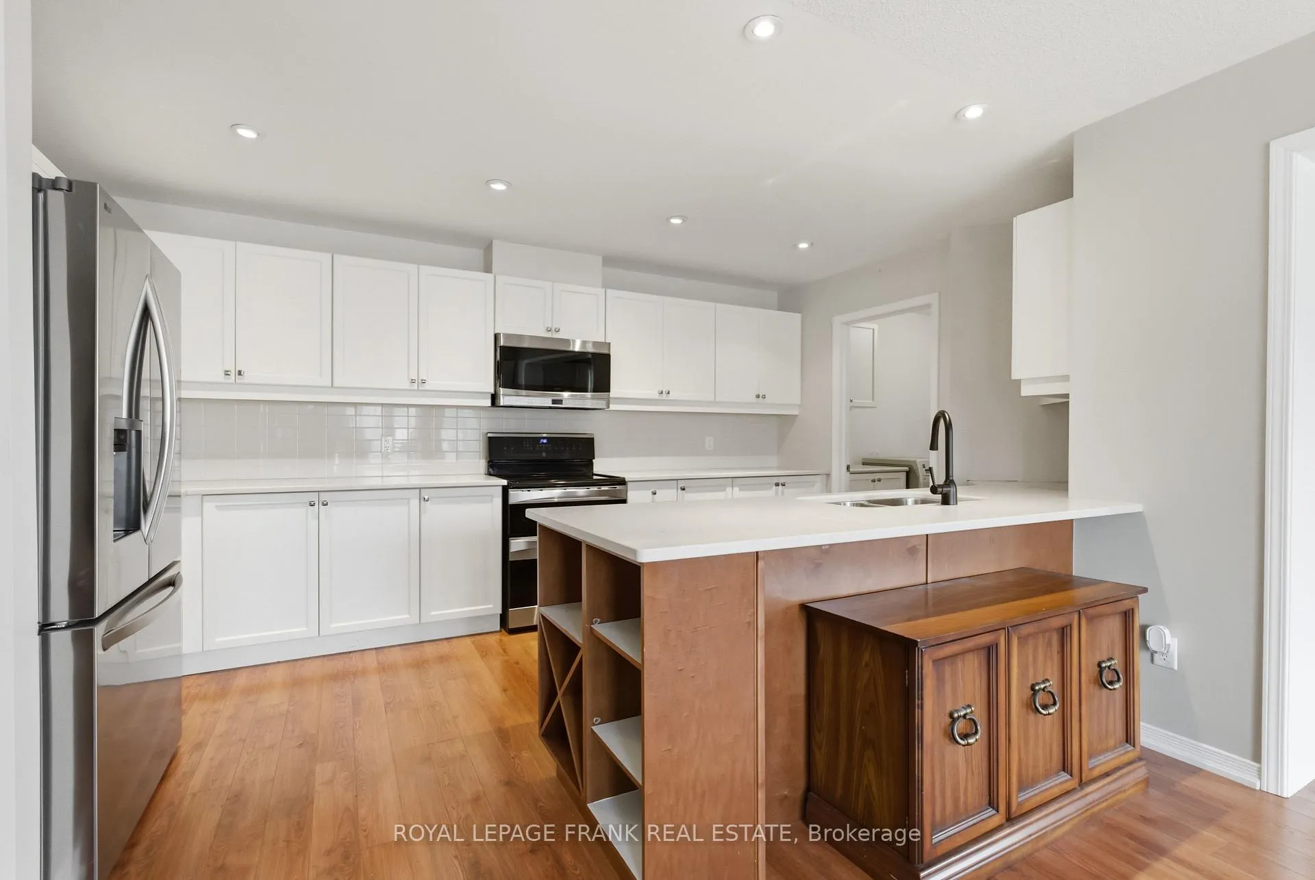 Photo 4 of 721 Henderson Drive, Cobourg — HOMEH
