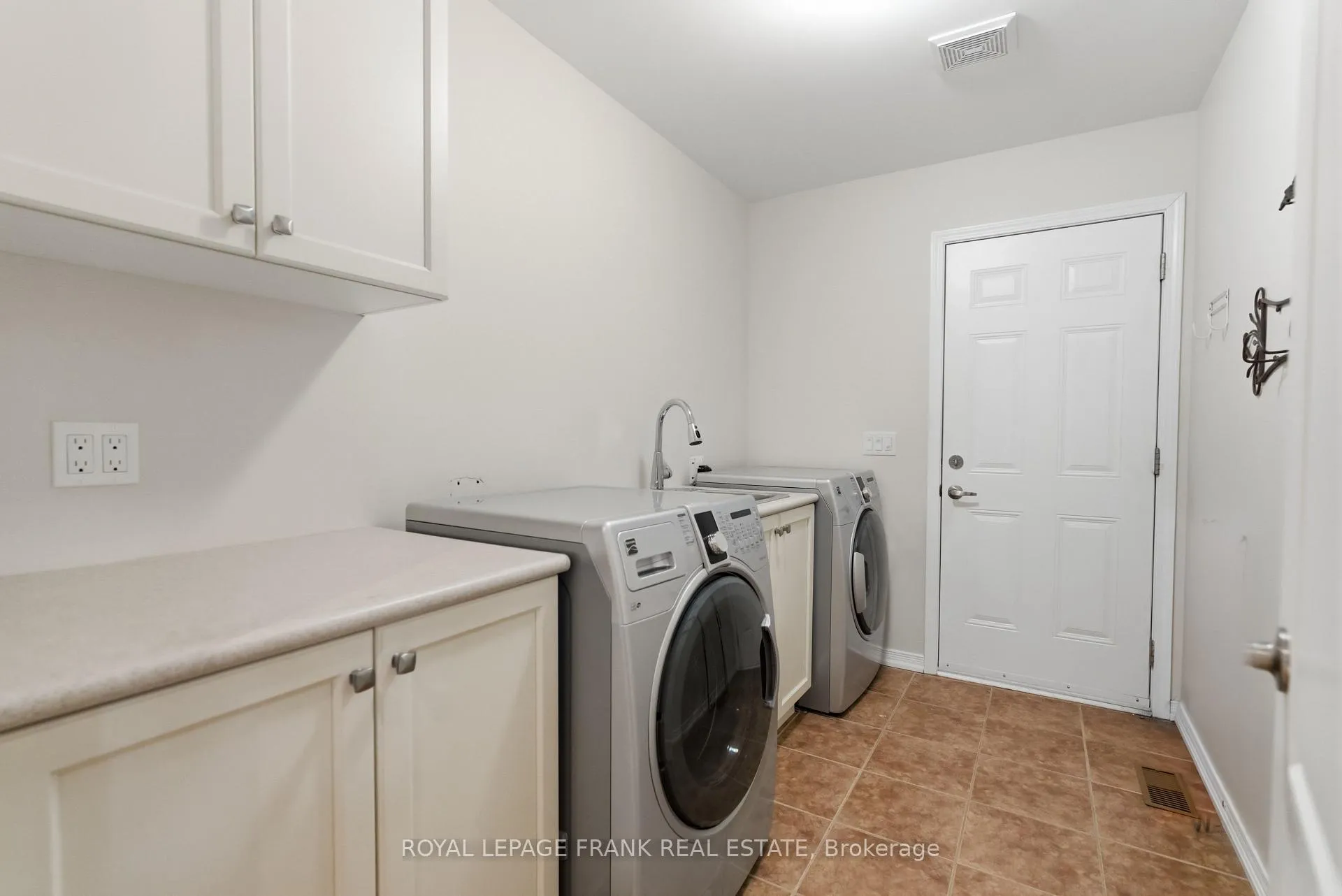 Photo 5 of 721 Henderson Drive, Cobourg — HOMEH