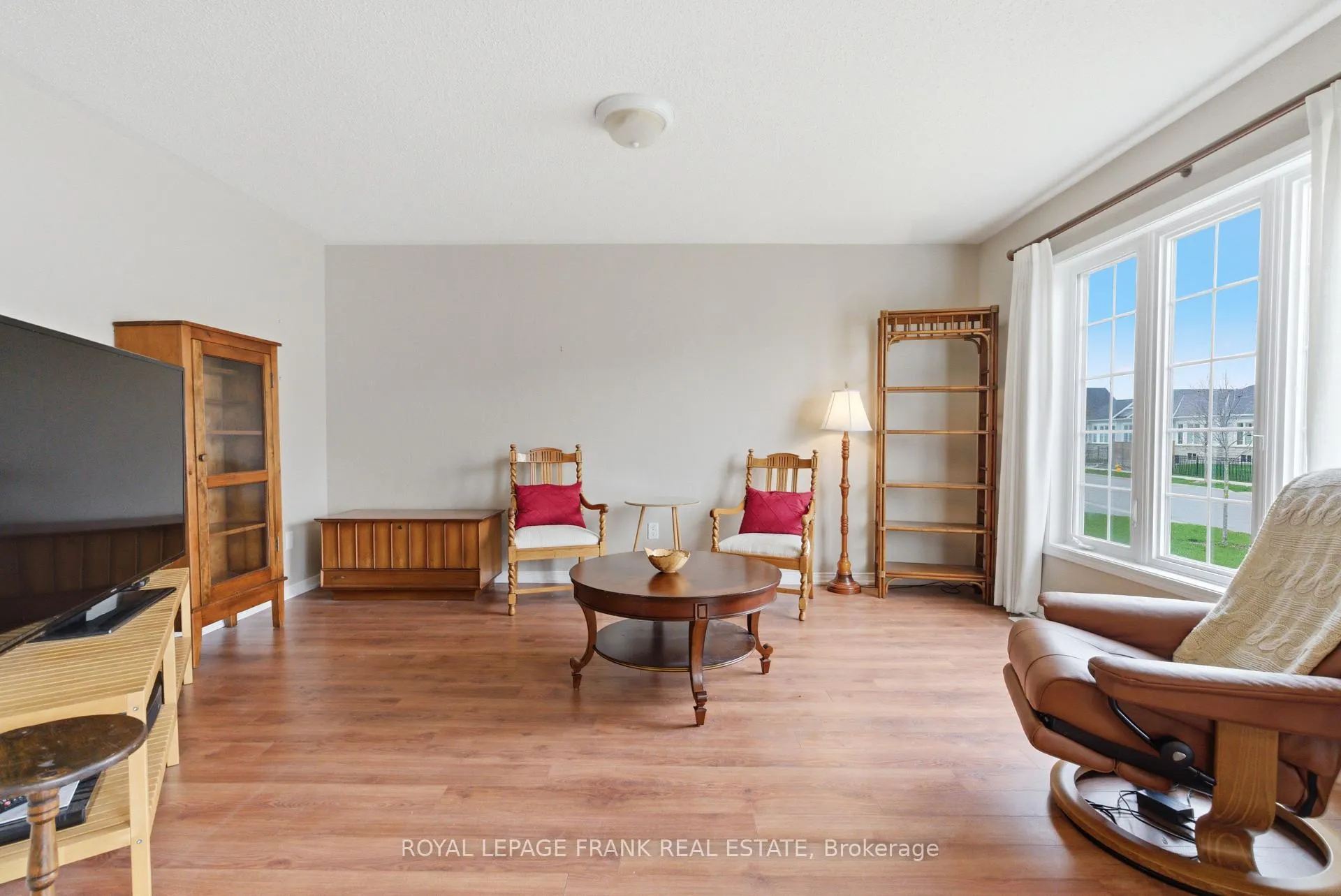 Photo 6 of 721 Henderson Drive, Cobourg — HOMEH