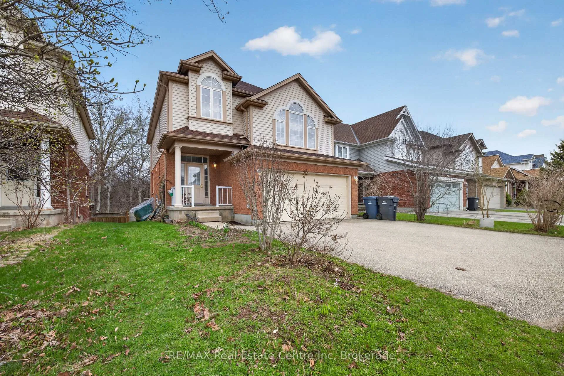 Photo 2 of 29 Milson Crescent, Guelph, Kortright Hills — HOMEH