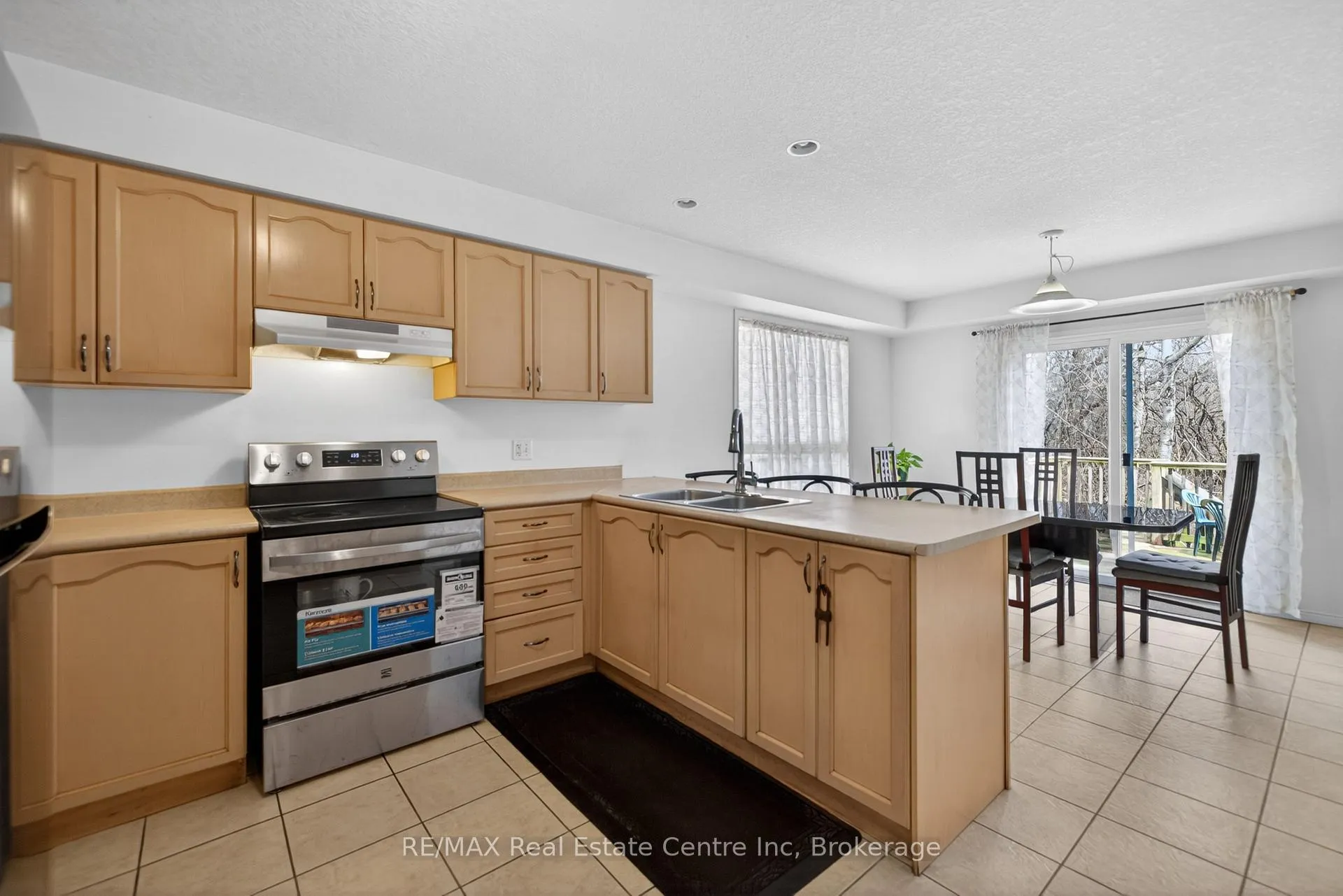 Photo 10 of 29 Milson Crescent, Guelph, Kortright Hills — HOMEH