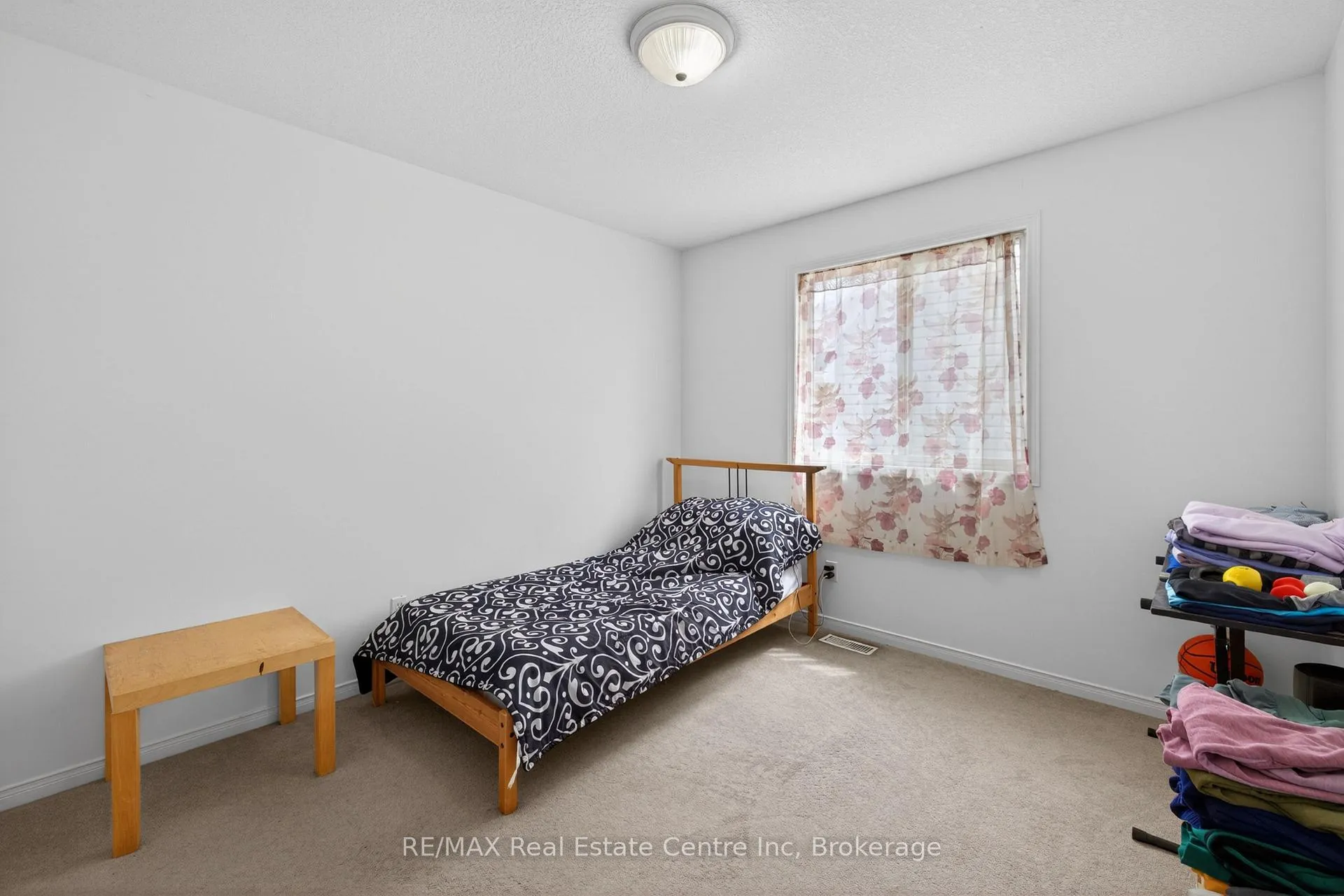 Photo 18 of 29 Milson Crescent, Guelph, Kortright Hills — HOMEH