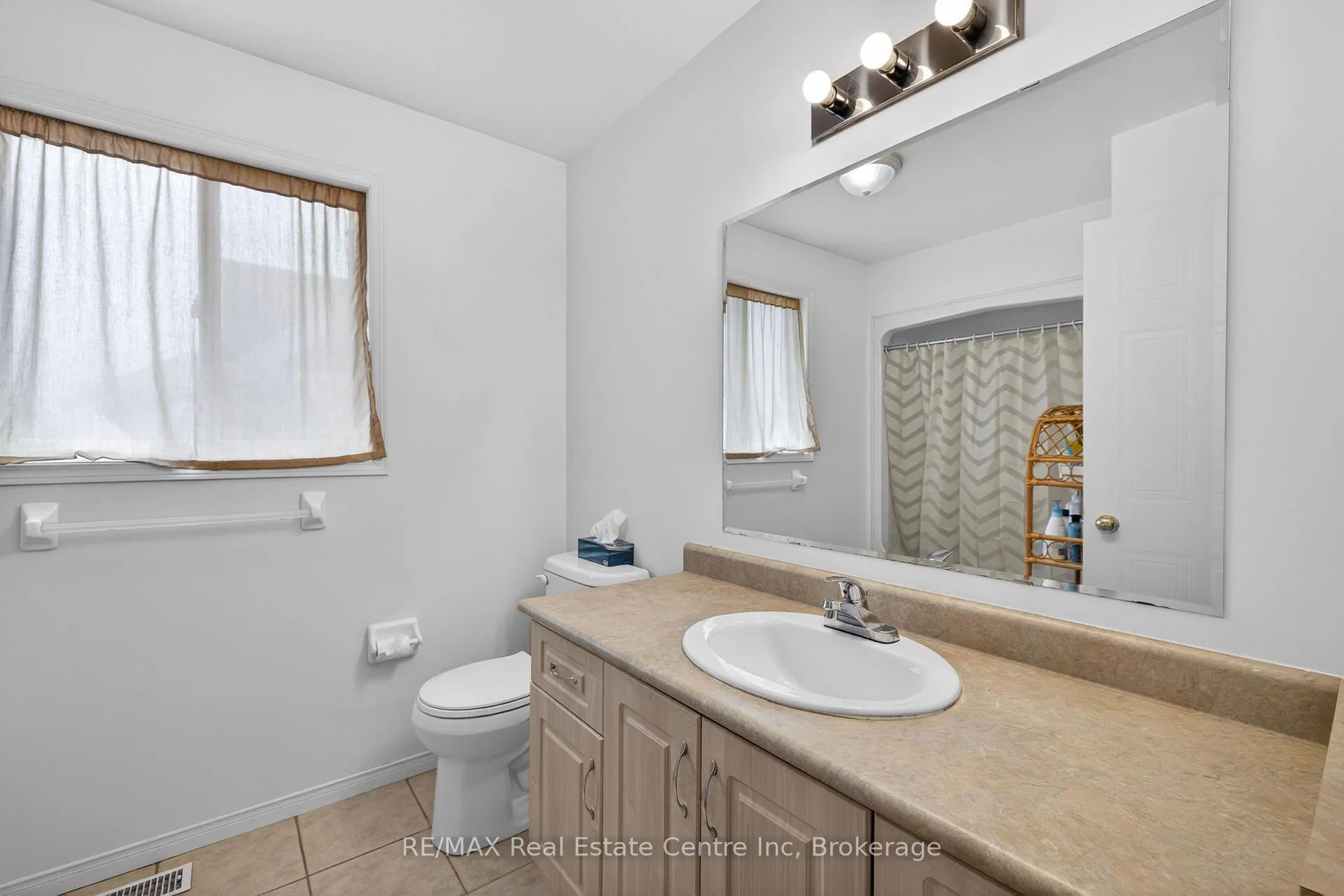 Photo 23 of 29 Milson Crescent, Guelph, Kortright Hills — HOMEH