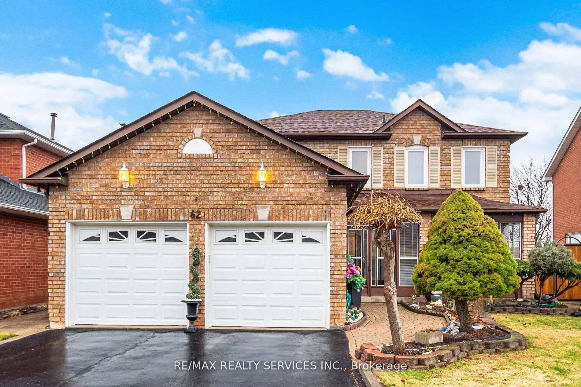 Front of 62 Fernbrook Crescent