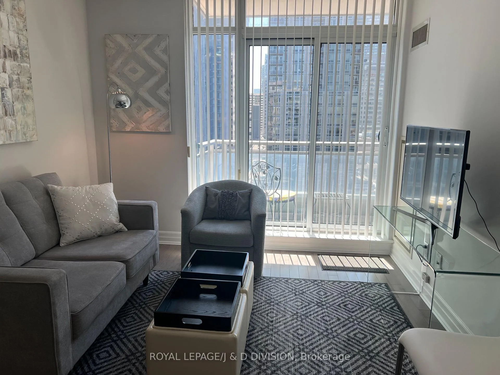 Front of Unit 1204, 8 Scollard Street