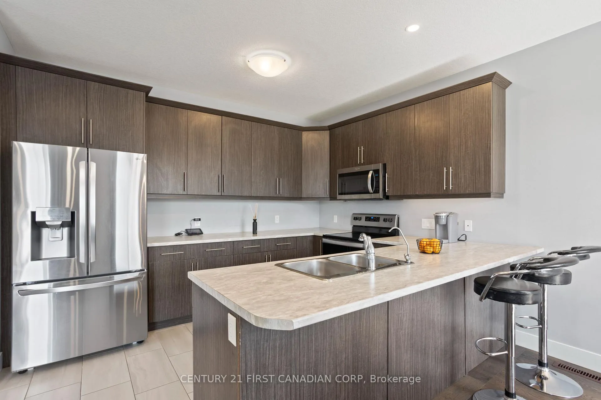 Photo 7 of 2428 Irish Moss Road, London, South U — HOMEH