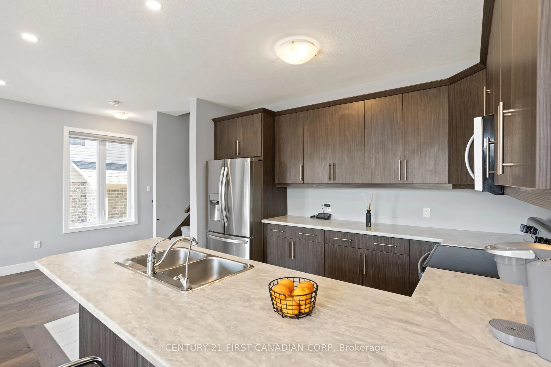 Photo 10 of 2428 Irish Moss Road, London, South U — HOMEH