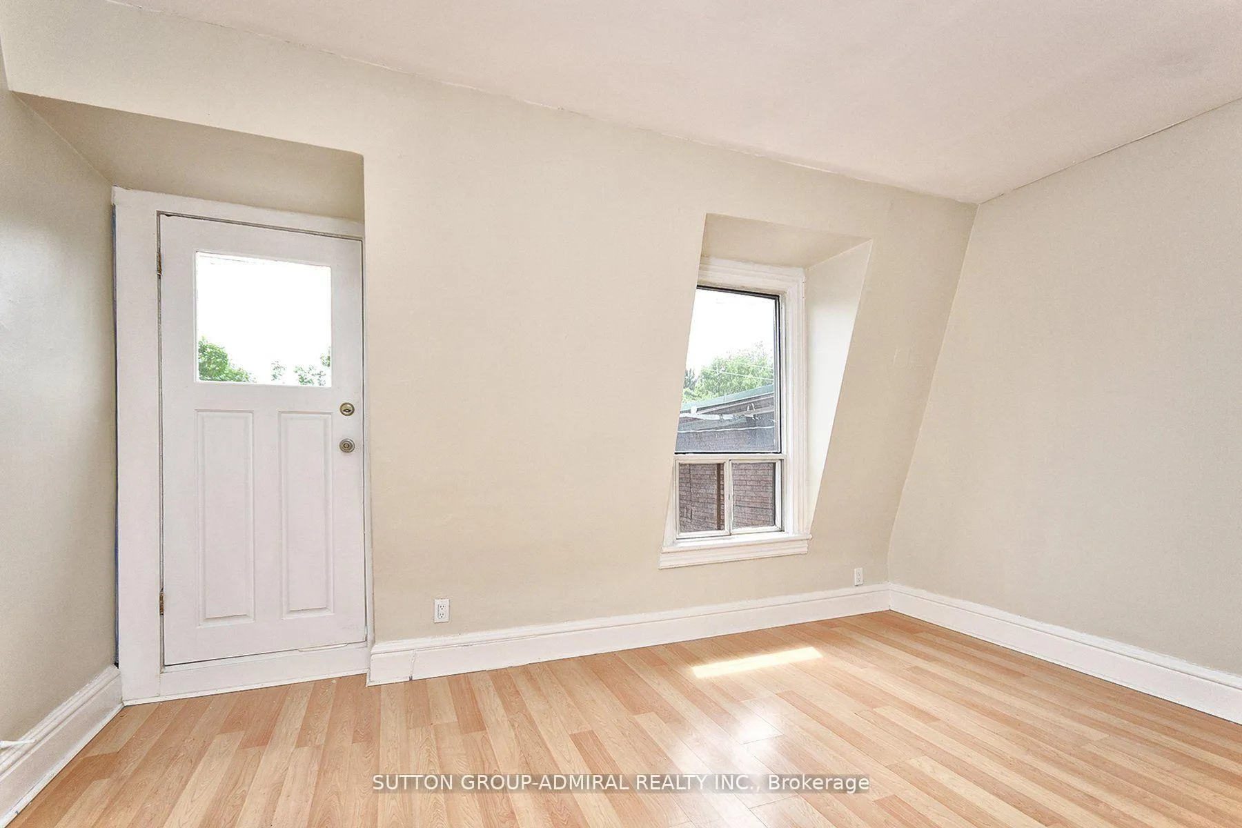 Photo 1 of Unit Upper#2, 1932 Queen Street, Toronto, The Beaches — HOMEH