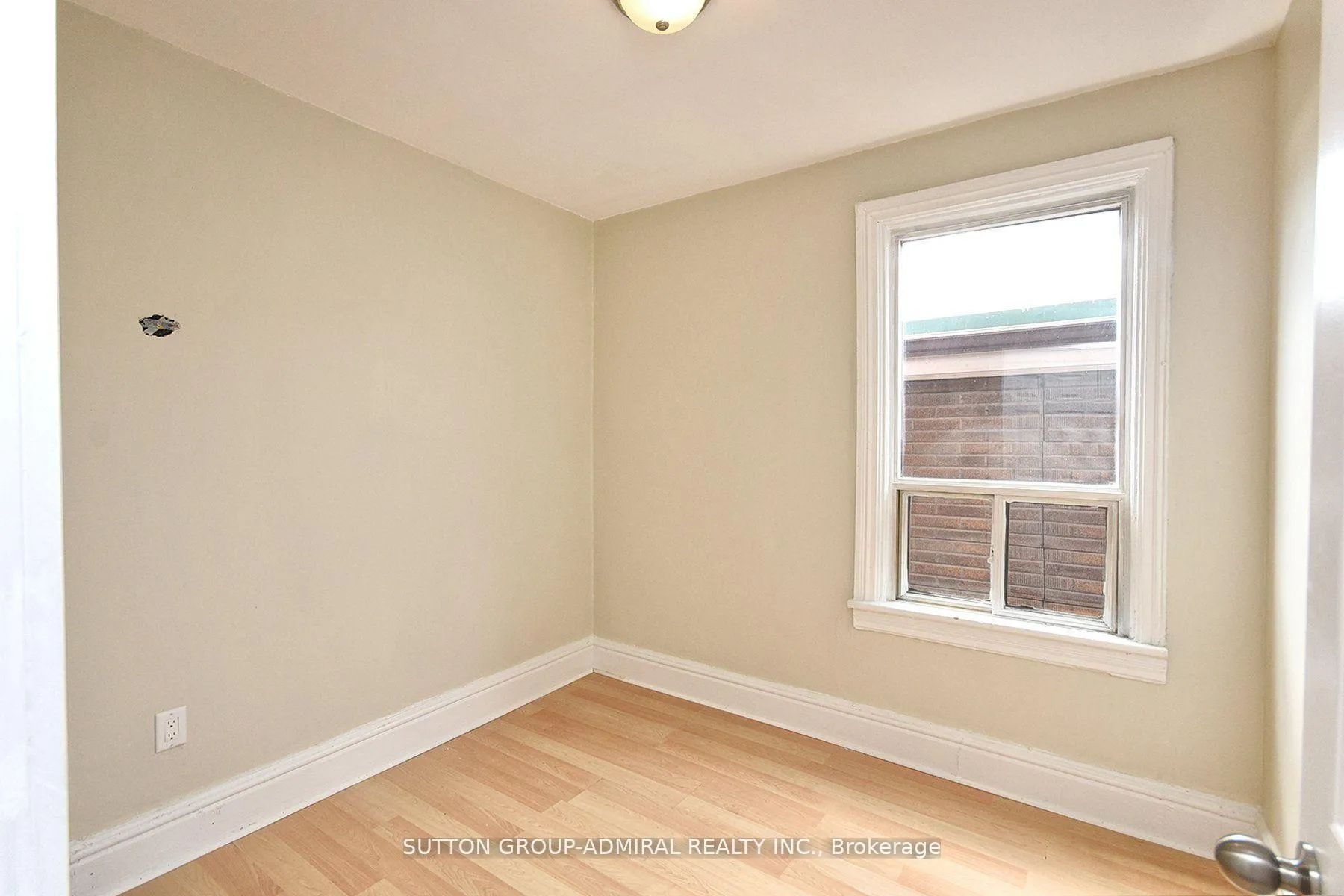 Photo 3 of Unit Upper#2, 1932 Queen Street, Toronto, The Beaches — HOMEH