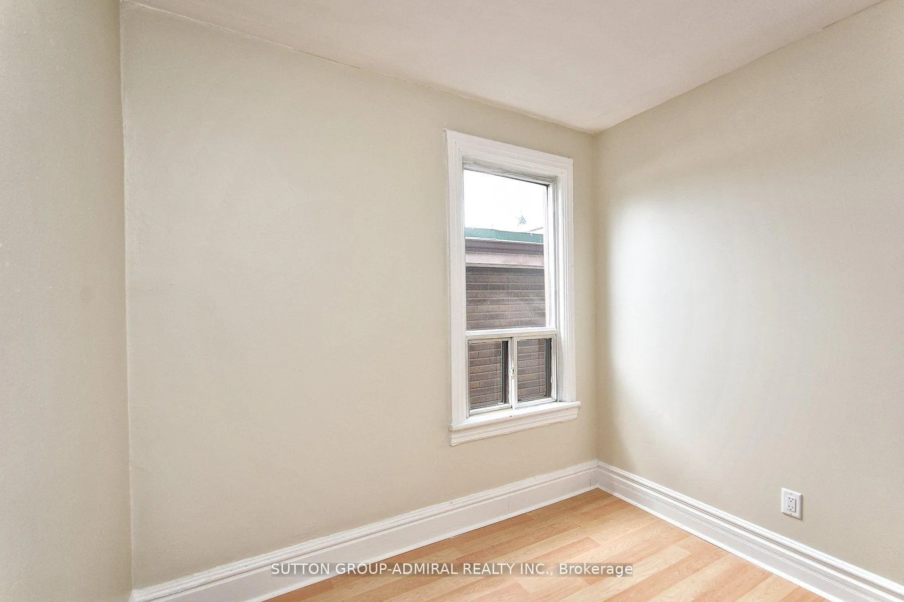 Photo 4 of Unit Upper#2, 1932 Queen Street, Toronto, The Beaches — HOMEH