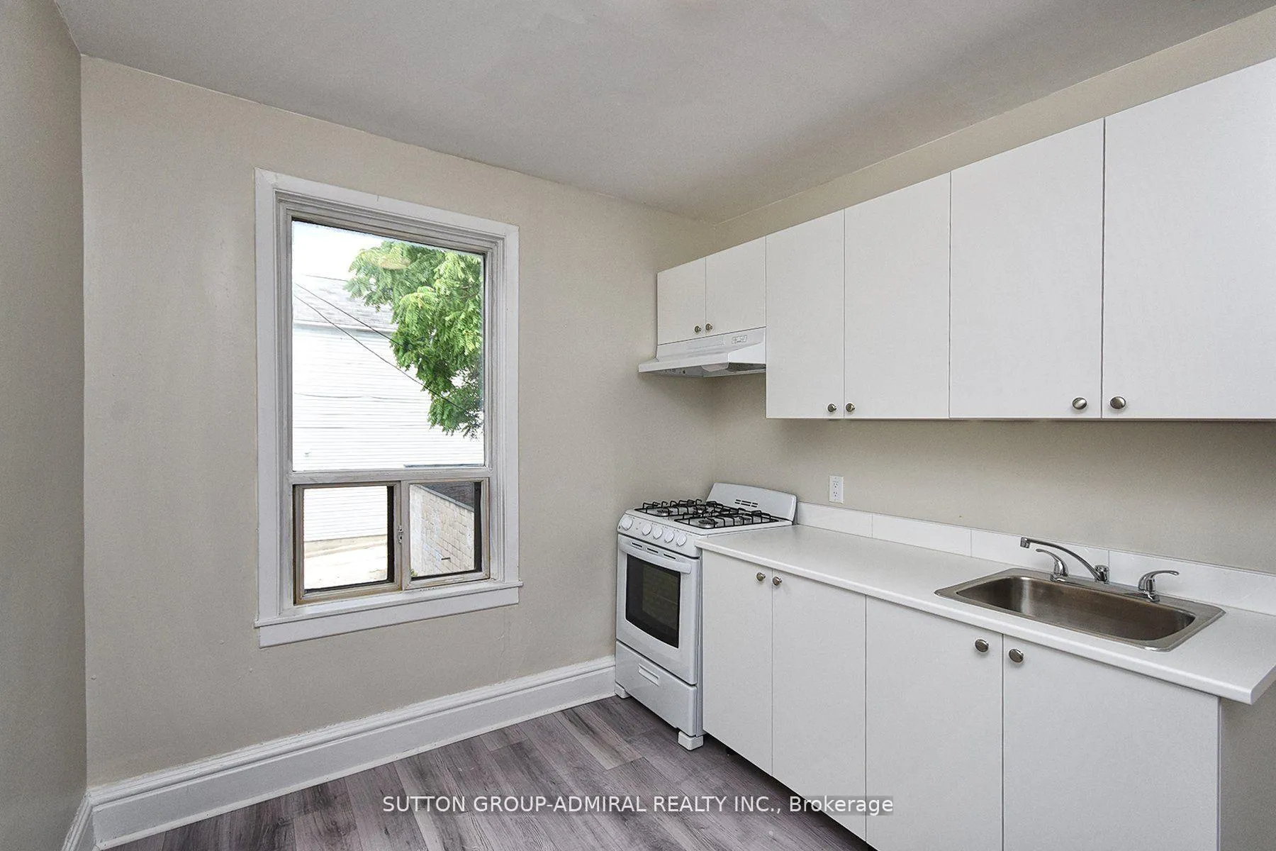 Photo 6 of Unit Upper#2, 1932 Queen Street, Toronto, The Beaches — HOMEH